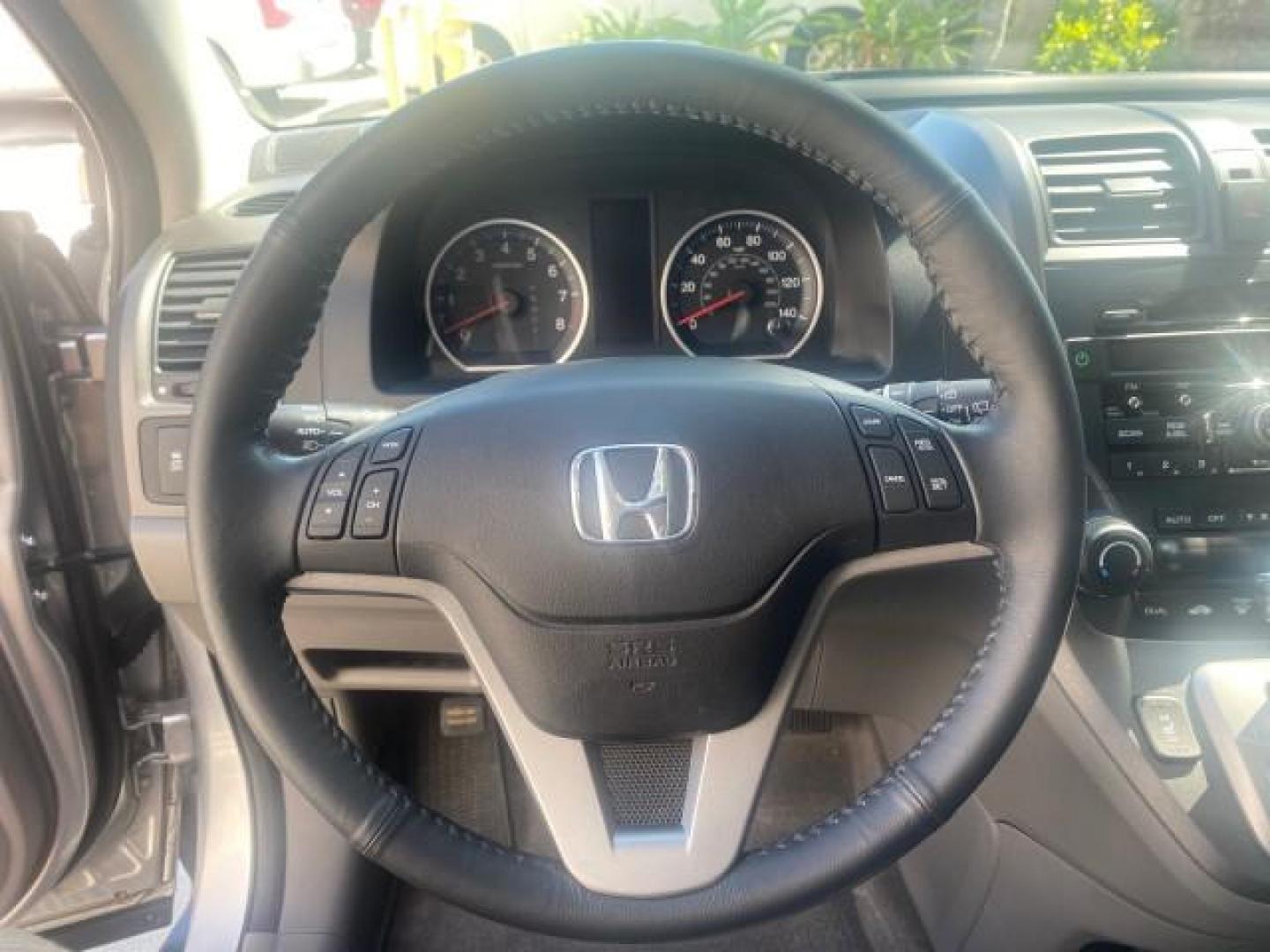 2011 Alabaster Silver Metallic /Gray Honda CR-V EX-L LOW MILES 27,869 (5J6RE3H79BL) with an 2.4L DOHC MPFI 16-Valve i-VTEC I4 Engine engine, Automatic transmission, located at 4701 North Dixie Hwy, Pompano Beach, FL, 33064, (954) 422-2889, 26.240938, -80.123474 - OUR WEBPAGE FLORIDACARS1.COM HAS OVER 100 PHOTOS AND FREE CARFAX LINK 2011 HONDA CR-V EX-L VIN: 5J6RE3H79BL009139 5 J 6 R E 3 H 7 9 B L 0 0 9 1 3 9 4 DOOR WAGON/SPORT UTILITY 2.4L I4 F DOHC 16V GASOLINE 28 MPG FRONT WHEEL DRIVE Top Features Alloy Wheels Running Boards Front Seat Heaters Satellite Ra - Photo#27