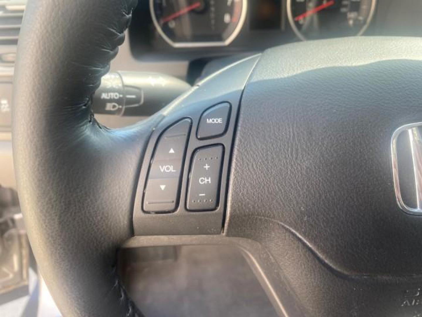 2011 Alabaster Silver Metallic /Gray Honda CR-V EX-L LOW MILES 27,869 (5J6RE3H79BL) with an 2.4L DOHC MPFI 16-Valve i-VTEC I4 Engine engine, Automatic transmission, located at 4701 North Dixie Hwy, Pompano Beach, FL, 33064, (954) 422-2889, 26.240938, -80.123474 - OUR WEBPAGE FLORIDACARS1.COM HAS OVER 100 PHOTOS AND FREE CARFAX LINK 2011 HONDA CR-V EX-L VIN: 5J6RE3H79BL009139 5 J 6 R E 3 H 7 9 B L 0 0 9 1 3 9 4 DOOR WAGON/SPORT UTILITY 2.4L I4 F DOHC 16V GASOLINE 28 MPG FRONT WHEEL DRIVE Top Features Alloy Wheels Running Boards Front Seat Heaters Satellite Ra - Photo#28