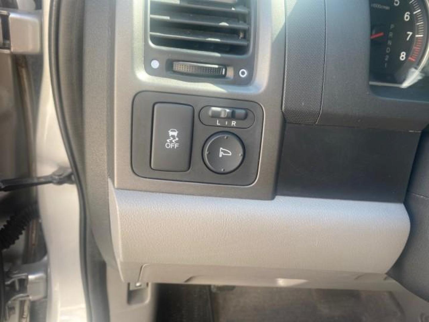 2011 Alabaster Silver Metallic /Gray Honda CR-V EX-L LOW MILES 27,869 (5J6RE3H79BL) with an 2.4L DOHC MPFI 16-Valve i-VTEC I4 Engine engine, Automatic transmission, located at 4701 North Dixie Hwy, Pompano Beach, FL, 33064, (954) 422-2889, 26.240938, -80.123474 - OUR WEBPAGE FLORIDACARS1.COM HAS OVER 100 PHOTOS AND FREE CARFAX LINK 2011 HONDA CR-V EX-L VIN: 5J6RE3H79BL009139 5 J 6 R E 3 H 7 9 B L 0 0 9 1 3 9 4 DOOR WAGON/SPORT UTILITY 2.4L I4 F DOHC 16V GASOLINE 28 MPG FRONT WHEEL DRIVE Top Features Alloy Wheels Running Boards Front Seat Heaters Satellite Ra - Photo#32