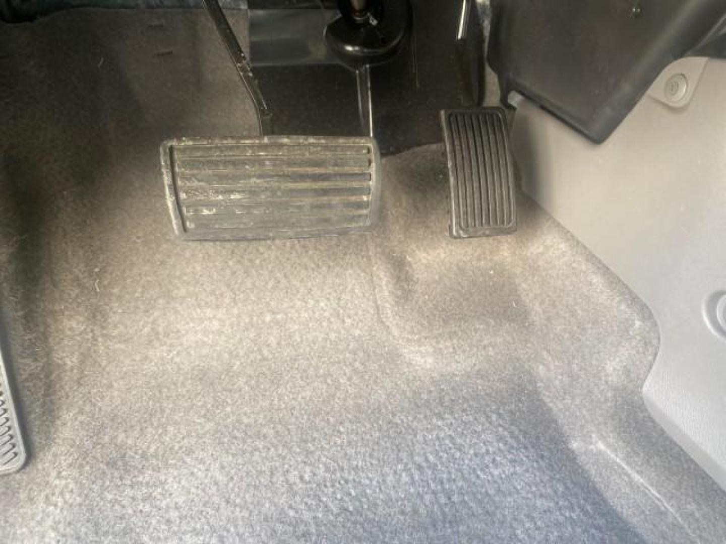 2011 Alabaster Silver Metallic /Gray Honda CR-V EX-L LOW MILES 27,869 (5J6RE3H79BL) with an 2.4L DOHC MPFI 16-Valve i-VTEC I4 Engine engine, Automatic transmission, located at 4701 North Dixie Hwy, Pompano Beach, FL, 33064, (954) 422-2889, 26.240938, -80.123474 - OUR WEBPAGE FLORIDACARS1.COM HAS OVER 100 PHOTOS AND FREE CARFAX LINK 2011 HONDA CR-V EX-L VIN: 5J6RE3H79BL009139 5 J 6 R E 3 H 7 9 B L 0 0 9 1 3 9 4 DOOR WAGON/SPORT UTILITY 2.4L I4 F DOHC 16V GASOLINE 28 MPG FRONT WHEEL DRIVE Top Features Alloy Wheels Running Boards Front Seat Heaters Satellite Ra - Photo#35