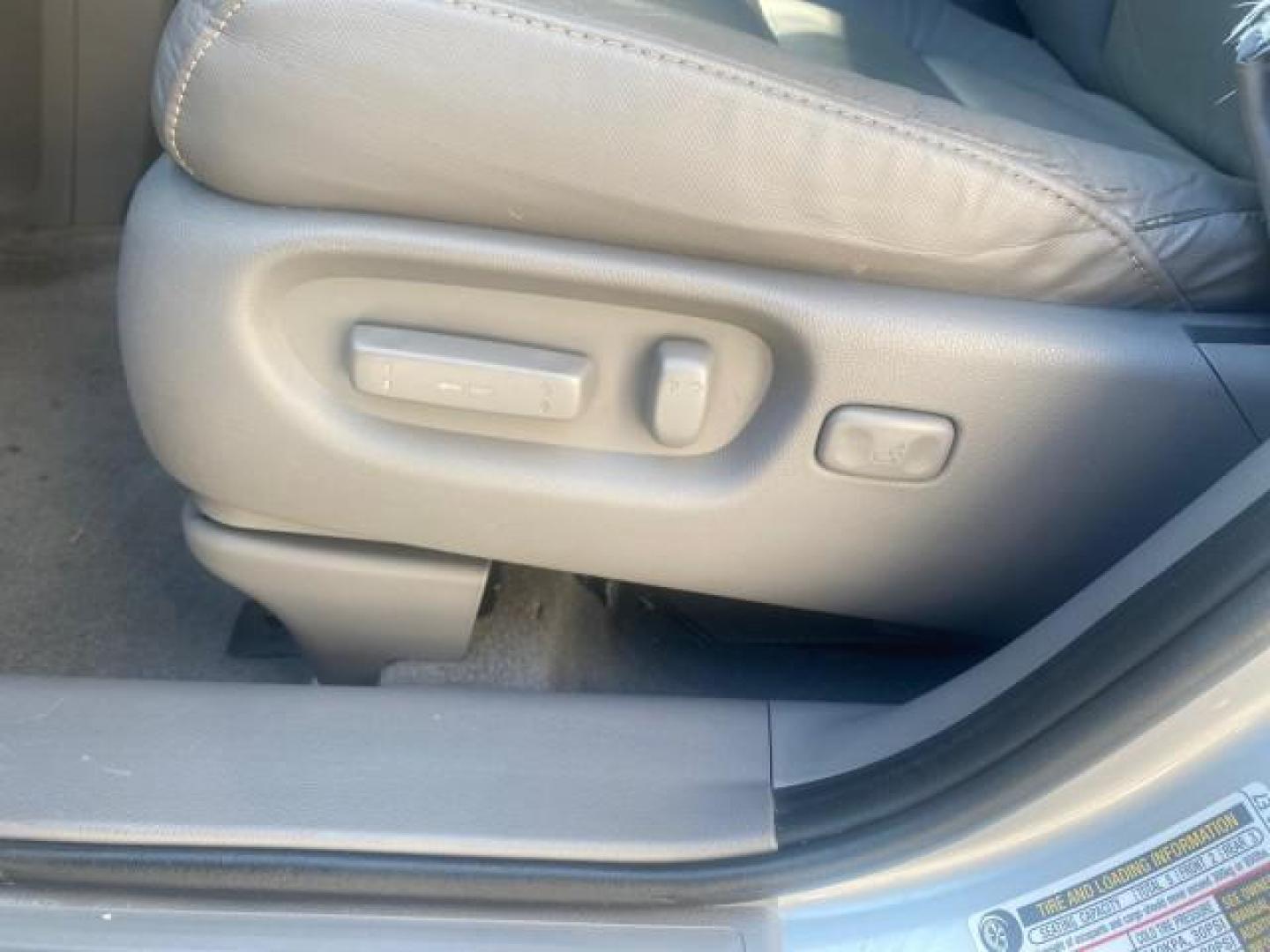 2011 Alabaster Silver Metallic /Gray Honda CR-V EX-L LOW MILES 27,869 (5J6RE3H79BL) with an 2.4L DOHC MPFI 16-Valve i-VTEC I4 Engine engine, Automatic transmission, located at 4701 North Dixie Hwy, Pompano Beach, FL, 33064, (954) 422-2889, 26.240938, -80.123474 - OUR WEBPAGE FLORIDACARS1.COM HAS OVER 100 PHOTOS AND FREE CARFAX LINK 2011 HONDA CR-V EX-L VIN: 5J6RE3H79BL009139 5 J 6 R E 3 H 7 9 B L 0 0 9 1 3 9 4 DOOR WAGON/SPORT UTILITY 2.4L I4 F DOHC 16V GASOLINE 28 MPG FRONT WHEEL DRIVE Top Features Alloy Wheels Running Boards Front Seat Heaters Satellite Ra - Photo#36