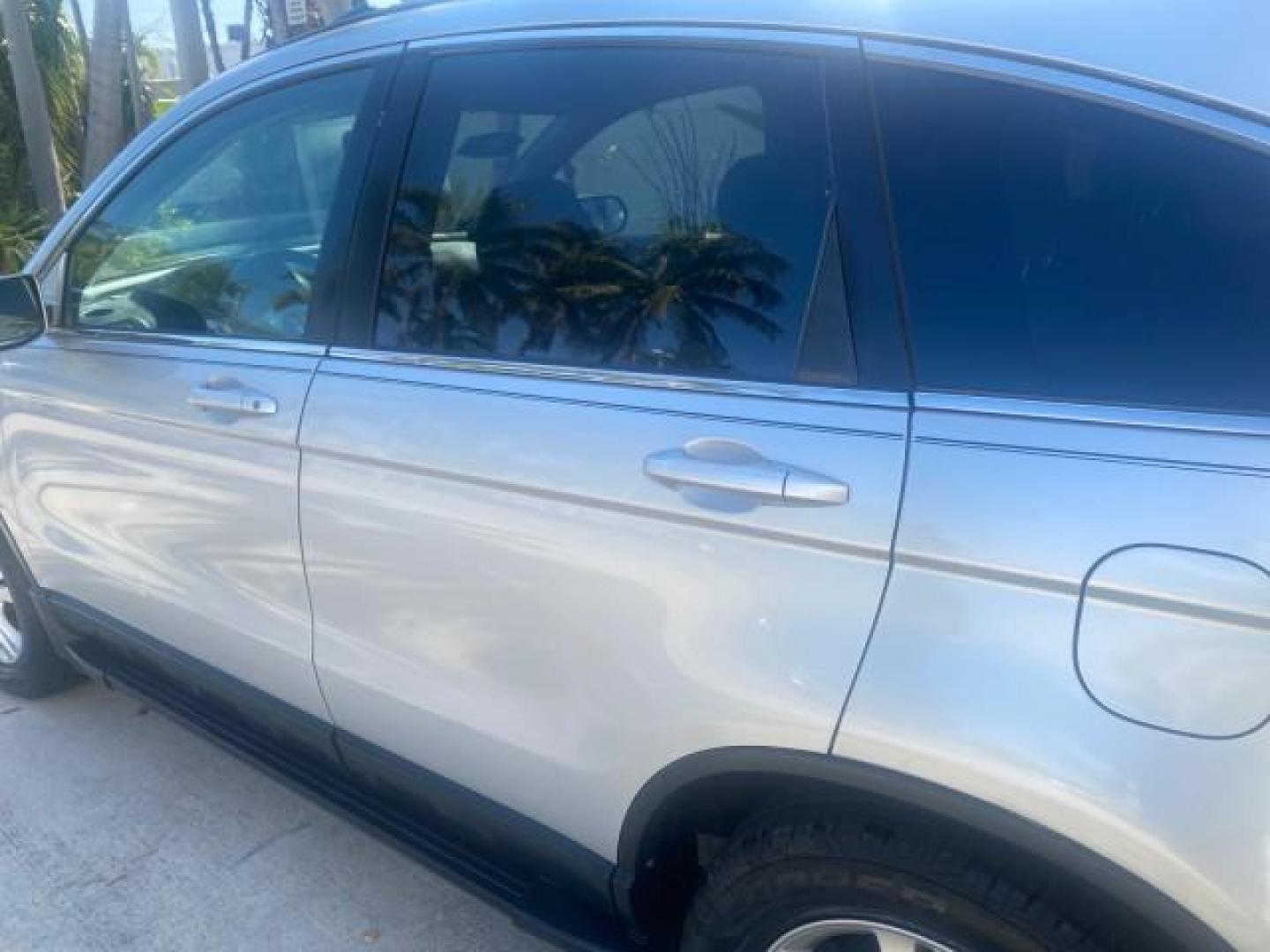 2011 Alabaster Silver Metallic /Gray Honda CR-V EX-L LOW MILES 27,869 (5J6RE3H79BL) with an 2.4L DOHC MPFI 16-Valve i-VTEC I4 Engine engine, Automatic transmission, located at 4701 North Dixie Hwy, Pompano Beach, FL, 33064, (954) 422-2889, 26.240938, -80.123474 - OUR WEBPAGE FLORIDACARS1.COM HAS OVER 100 PHOTOS AND FREE CARFAX LINK 2011 HONDA CR-V EX-L VIN: 5J6RE3H79BL009139 5 J 6 R E 3 H 7 9 B L 0 0 9 1 3 9 4 DOOR WAGON/SPORT UTILITY 2.4L I4 F DOHC 16V GASOLINE 28 MPG FRONT WHEEL DRIVE Top Features Alloy Wheels Running Boards Front Seat Heaters Satellite Ra - Photo#56