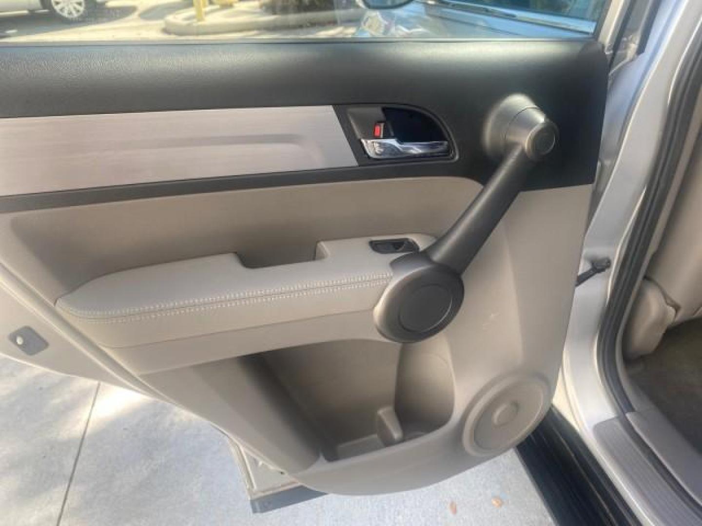 2011 Alabaster Silver Metallic /Gray Honda CR-V EX-L LOW MILES 27,869 (5J6RE3H79BL) with an 2.4L DOHC MPFI 16-Valve i-VTEC I4 Engine engine, Automatic transmission, located at 4701 North Dixie Hwy, Pompano Beach, FL, 33064, (954) 422-2889, 26.240938, -80.123474 - OUR WEBPAGE FLORIDACARS1.COM HAS OVER 100 PHOTOS AND FREE CARFAX LINK 2011 HONDA CR-V EX-L VIN: 5J6RE3H79BL009139 5 J 6 R E 3 H 7 9 B L 0 0 9 1 3 9 4 DOOR WAGON/SPORT UTILITY 2.4L I4 F DOHC 16V GASOLINE 28 MPG FRONT WHEEL DRIVE Top Features Alloy Wheels Running Boards Front Seat Heaters Satellite Ra - Photo#58
