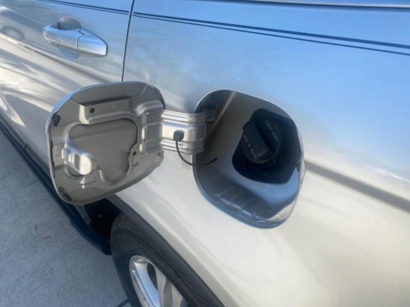 2011 Alabaster Silver Metallic /Gray Honda CR-V EX-L LOW MILES 27,869 (5J6RE3H79BL) with an 2.4L DOHC MPFI 16-Valve i-VTEC I4 Engine engine, Automatic transmission, located at 4701 North Dixie Hwy, Pompano Beach, FL, 33064, (954) 422-2889, 26.240938, -80.123474 - OUR WEBPAGE FLORIDACARS1.COM HAS OVER 100 PHOTOS AND FREE CARFAX LINK 2011 HONDA CR-V EX-L VIN: 5J6RE3H79BL009139 5 J 6 R E 3 H 7 9 B L 0 0 9 1 3 9 4 DOOR WAGON/SPORT UTILITY 2.4L I4 F DOHC 16V GASOLINE 28 MPG FRONT WHEEL DRIVE Top Features Alloy Wheels Running Boards Front Seat Heaters Satellite Ra - Photo#59