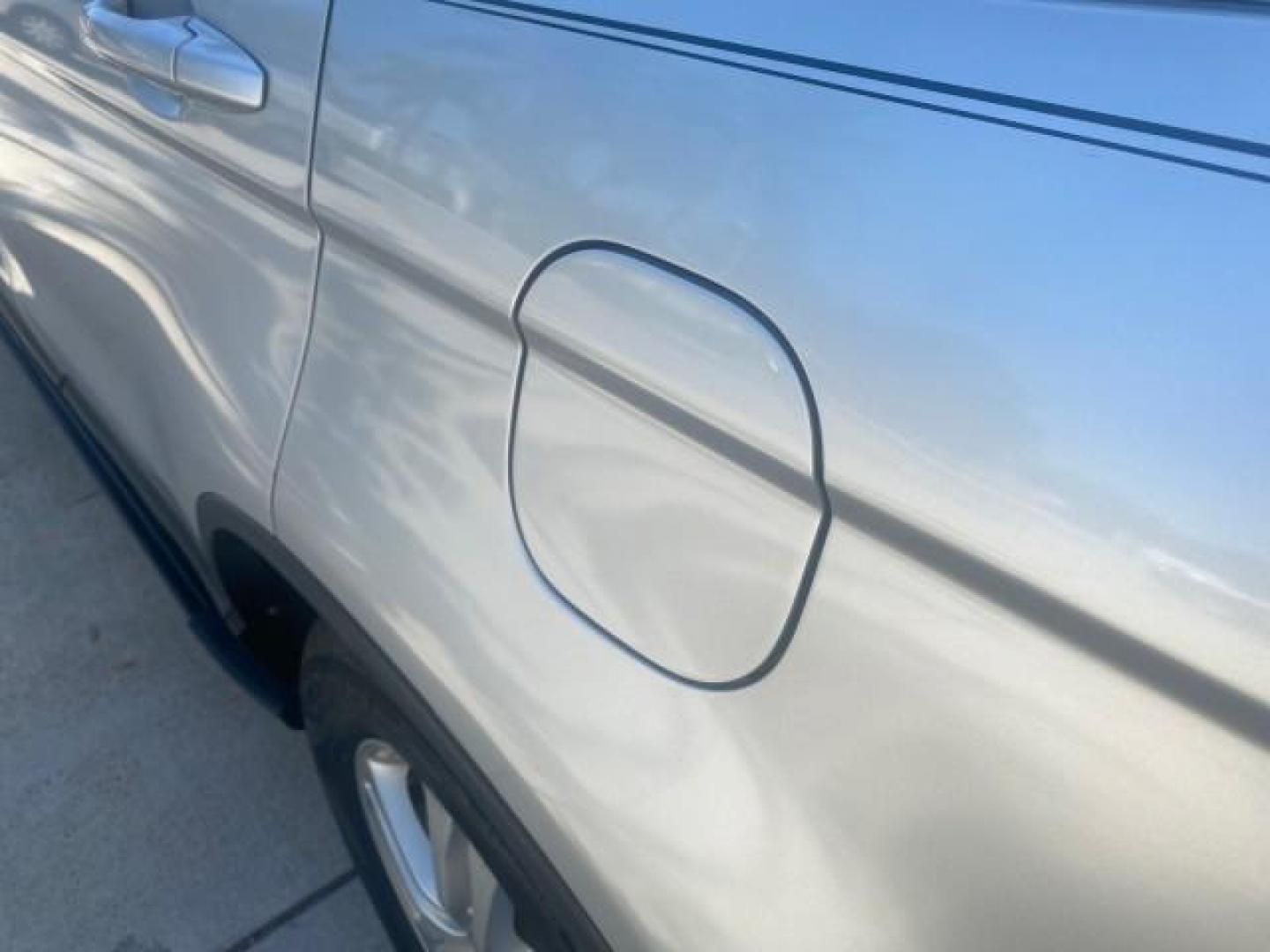 2011 Alabaster Silver Metallic /Gray Honda CR-V EX-L LOW MILES 27,869 (5J6RE3H79BL) with an 2.4L DOHC MPFI 16-Valve i-VTEC I4 Engine engine, Automatic transmission, located at 4701 North Dixie Hwy, Pompano Beach, FL, 33064, (954) 422-2889, 26.240938, -80.123474 - OUR WEBPAGE FLORIDACARS1.COM HAS OVER 100 PHOTOS AND FREE CARFAX LINK 2011 HONDA CR-V EX-L VIN: 5J6RE3H79BL009139 5 J 6 R E 3 H 7 9 B L 0 0 9 1 3 9 4 DOOR WAGON/SPORT UTILITY 2.4L I4 F DOHC 16V GASOLINE 28 MPG FRONT WHEEL DRIVE Top Features Alloy Wheels Running Boards Front Seat Heaters Satellite Ra - Photo#60
