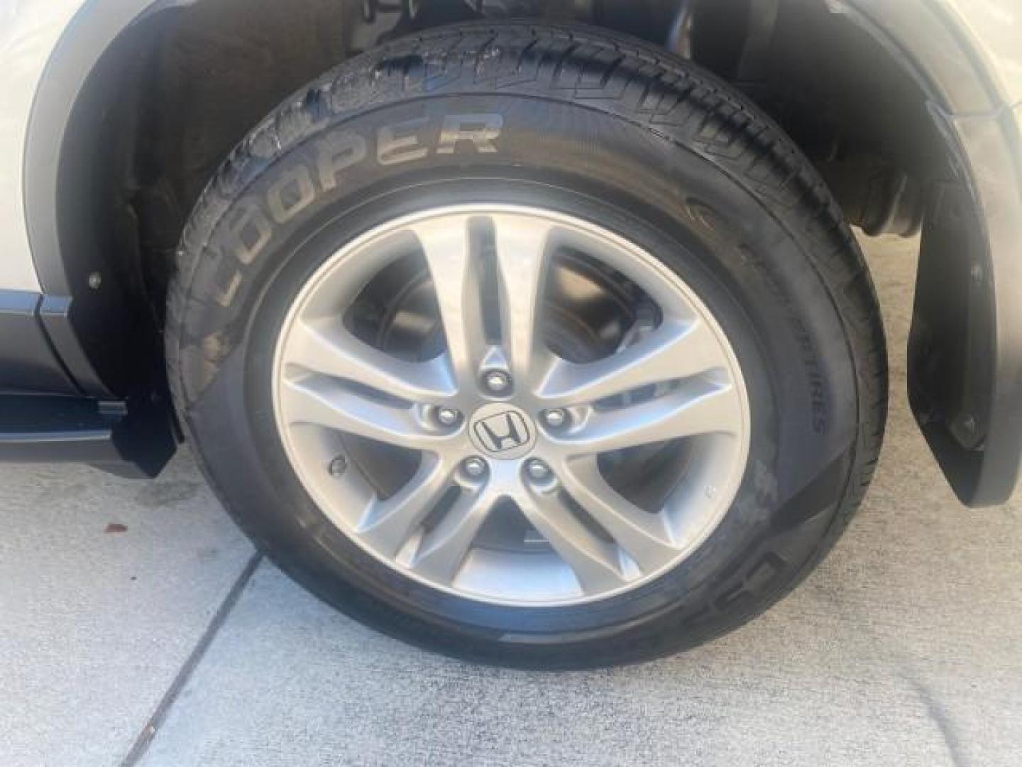 2011 Alabaster Silver Metallic /Gray Honda CR-V EX-L LOW MILES 27,869 (5J6RE3H79BL) with an 2.4L DOHC MPFI 16-Valve i-VTEC I4 Engine engine, Automatic transmission, located at 4701 North Dixie Hwy, Pompano Beach, FL, 33064, (954) 422-2889, 26.240938, -80.123474 - OUR WEBPAGE FLORIDACARS1.COM HAS OVER 100 PHOTOS AND FREE CARFAX LINK 2011 HONDA CR-V EX-L VIN: 5J6RE3H79BL009139 5 J 6 R E 3 H 7 9 B L 0 0 9 1 3 9 4 DOOR WAGON/SPORT UTILITY 2.4L I4 F DOHC 16V GASOLINE 28 MPG FRONT WHEEL DRIVE Top Features Alloy Wheels Running Boards Front Seat Heaters Satellite Ra - Photo#61