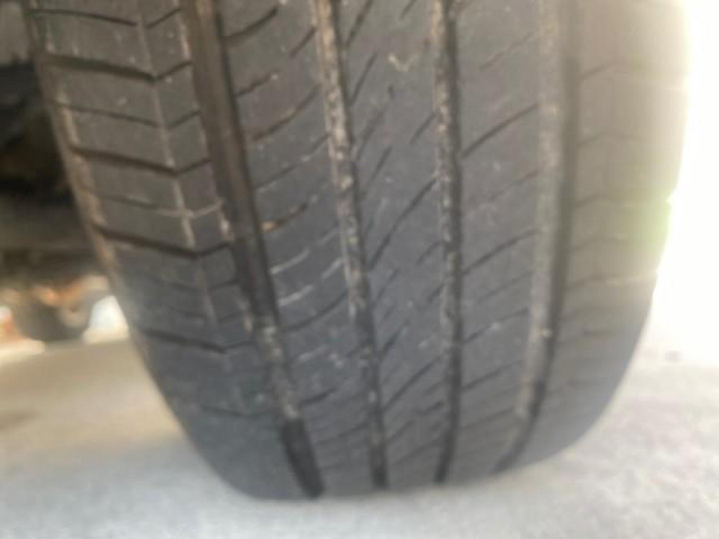 2011 Alabaster Silver Metallic /Gray Honda CR-V EX-L LOW MILES 27,869 (5J6RE3H79BL) with an 2.4L DOHC MPFI 16-Valve i-VTEC I4 Engine engine, Automatic transmission, located at 4701 North Dixie Hwy, Pompano Beach, FL, 33064, (954) 422-2889, 26.240938, -80.123474 - OUR WEBPAGE FLORIDACARS1.COM HAS OVER 100 PHOTOS AND FREE CARFAX LINK 2011 HONDA CR-V EX-L VIN: 5J6RE3H79BL009139 5 J 6 R E 3 H 7 9 B L 0 0 9 1 3 9 4 DOOR WAGON/SPORT UTILITY 2.4L I4 F DOHC 16V GASOLINE 28 MPG FRONT WHEEL DRIVE Top Features Alloy Wheels Running Boards Front Seat Heaters Satellite Ra - Photo#62