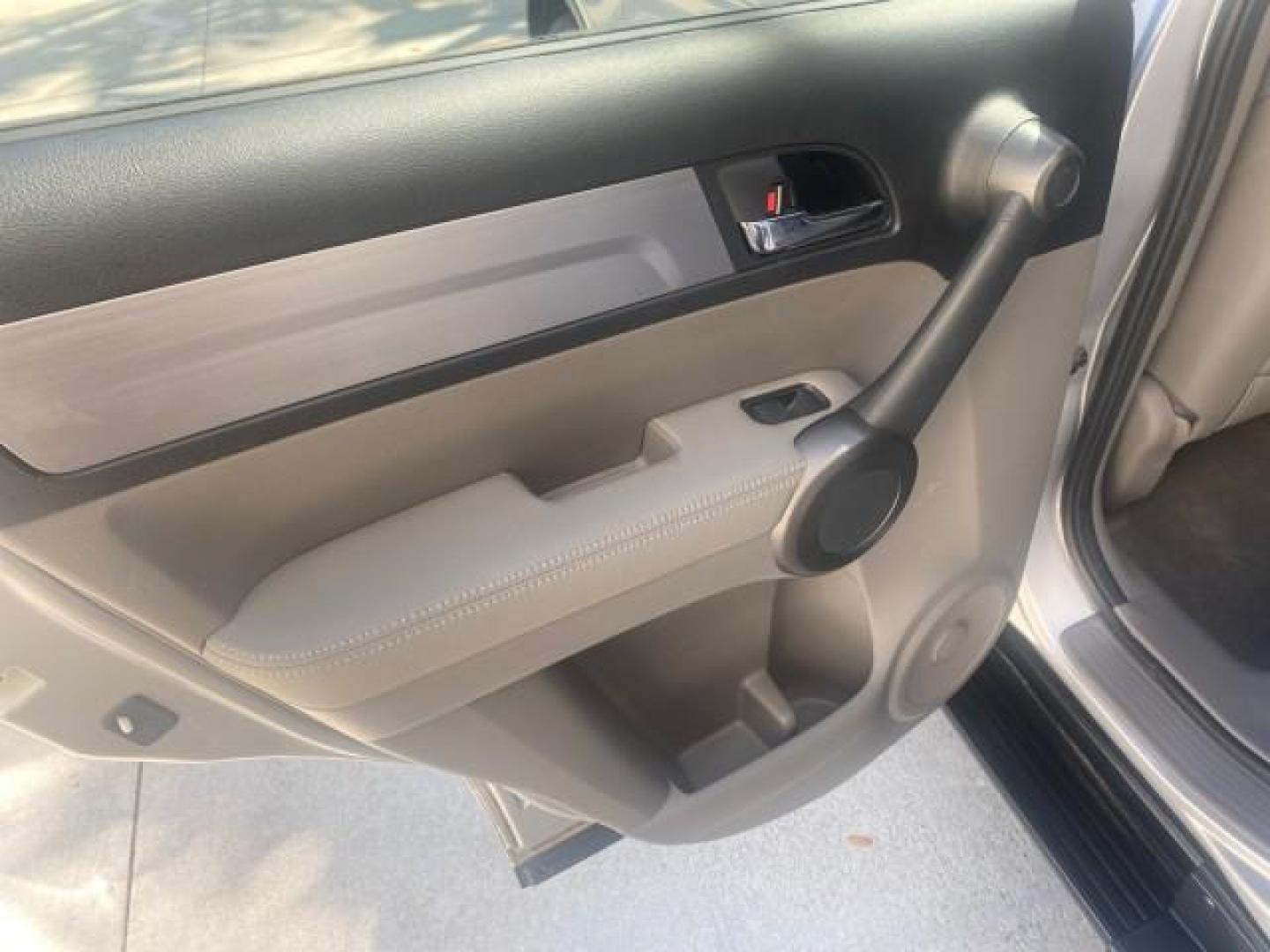 2011 Alabaster Silver Metallic /Gray Honda CR-V EX-L LOW MILES 27,869 (5J6RE3H79BL) with an 2.4L DOHC MPFI 16-Valve i-VTEC I4 Engine engine, Automatic transmission, located at 4701 North Dixie Hwy, Pompano Beach, FL, 33064, (954) 422-2889, 26.240938, -80.123474 - OUR WEBPAGE FLORIDACARS1.COM HAS OVER 100 PHOTOS AND FREE CARFAX LINK 2011 HONDA CR-V EX-L VIN: 5J6RE3H79BL009139 5 J 6 R E 3 H 7 9 B L 0 0 9 1 3 9 4 DOOR WAGON/SPORT UTILITY 2.4L I4 F DOHC 16V GASOLINE 28 MPG FRONT WHEEL DRIVE Top Features Alloy Wheels Running Boards Front Seat Heaters Satellite Ra - Photo#64