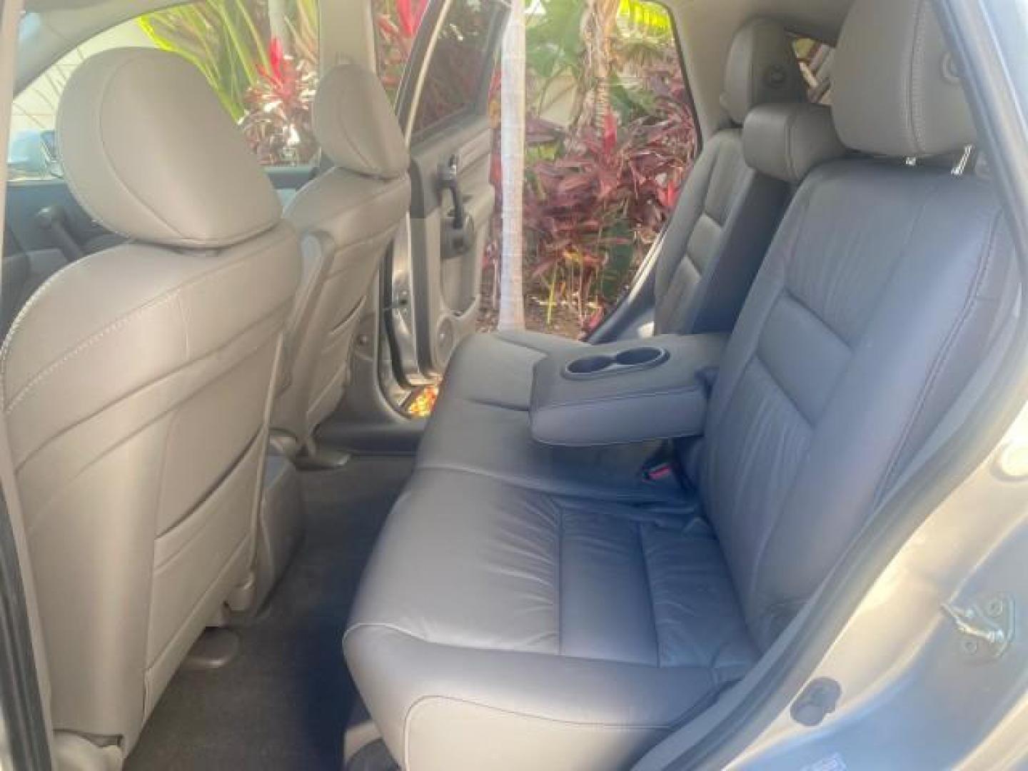 2011 Alabaster Silver Metallic /Gray Honda CR-V EX-L LOW MILES 27,869 (5J6RE3H79BL) with an 2.4L DOHC MPFI 16-Valve i-VTEC I4 Engine engine, Automatic transmission, located at 4701 North Dixie Hwy, Pompano Beach, FL, 33064, (954) 422-2889, 26.240938, -80.123474 - OUR WEBPAGE FLORIDACARS1.COM HAS OVER 100 PHOTOS AND FREE CARFAX LINK 2011 HONDA CR-V EX-L VIN: 5J6RE3H79BL009139 5 J 6 R E 3 H 7 9 B L 0 0 9 1 3 9 4 DOOR WAGON/SPORT UTILITY 2.4L I4 F DOHC 16V GASOLINE 28 MPG FRONT WHEEL DRIVE Top Features Alloy Wheels Running Boards Front Seat Heaters Satellite Ra - Photo#65