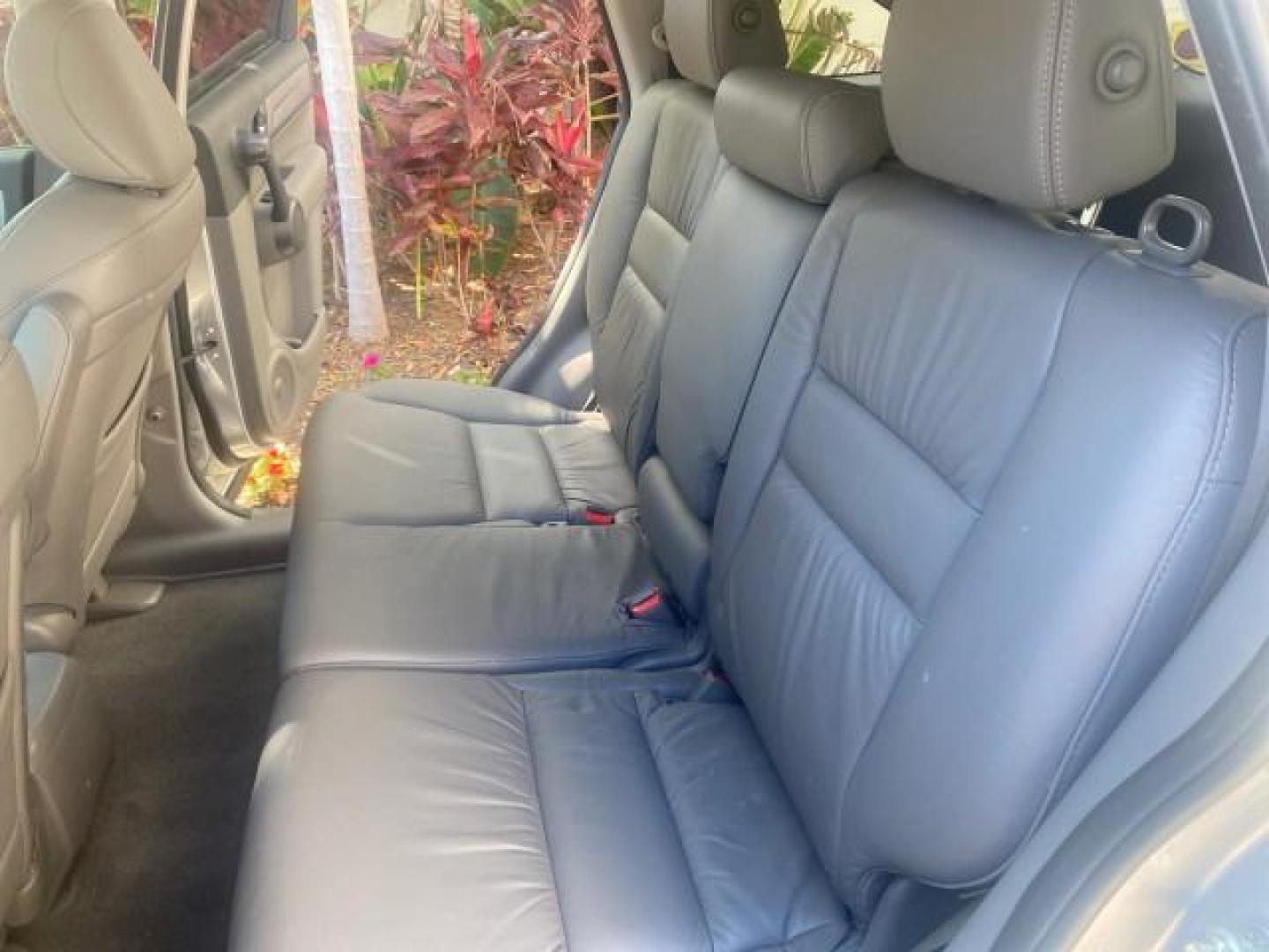 2011 Alabaster Silver Metallic /Gray Honda CR-V EX-L LOW MILES 27,869 (5J6RE3H79BL) with an 2.4L DOHC MPFI 16-Valve i-VTEC I4 Engine engine, Automatic transmission, located at 4701 North Dixie Hwy, Pompano Beach, FL, 33064, (954) 422-2889, 26.240938, -80.123474 - OUR WEBPAGE FLORIDACARS1.COM HAS OVER 100 PHOTOS AND FREE CARFAX LINK 2011 HONDA CR-V EX-L VIN: 5J6RE3H79BL009139 5 J 6 R E 3 H 7 9 B L 0 0 9 1 3 9 4 DOOR WAGON/SPORT UTILITY 2.4L I4 F DOHC 16V GASOLINE 28 MPG FRONT WHEEL DRIVE Top Features Alloy Wheels Running Boards Front Seat Heaters Satellite Ra - Photo#67