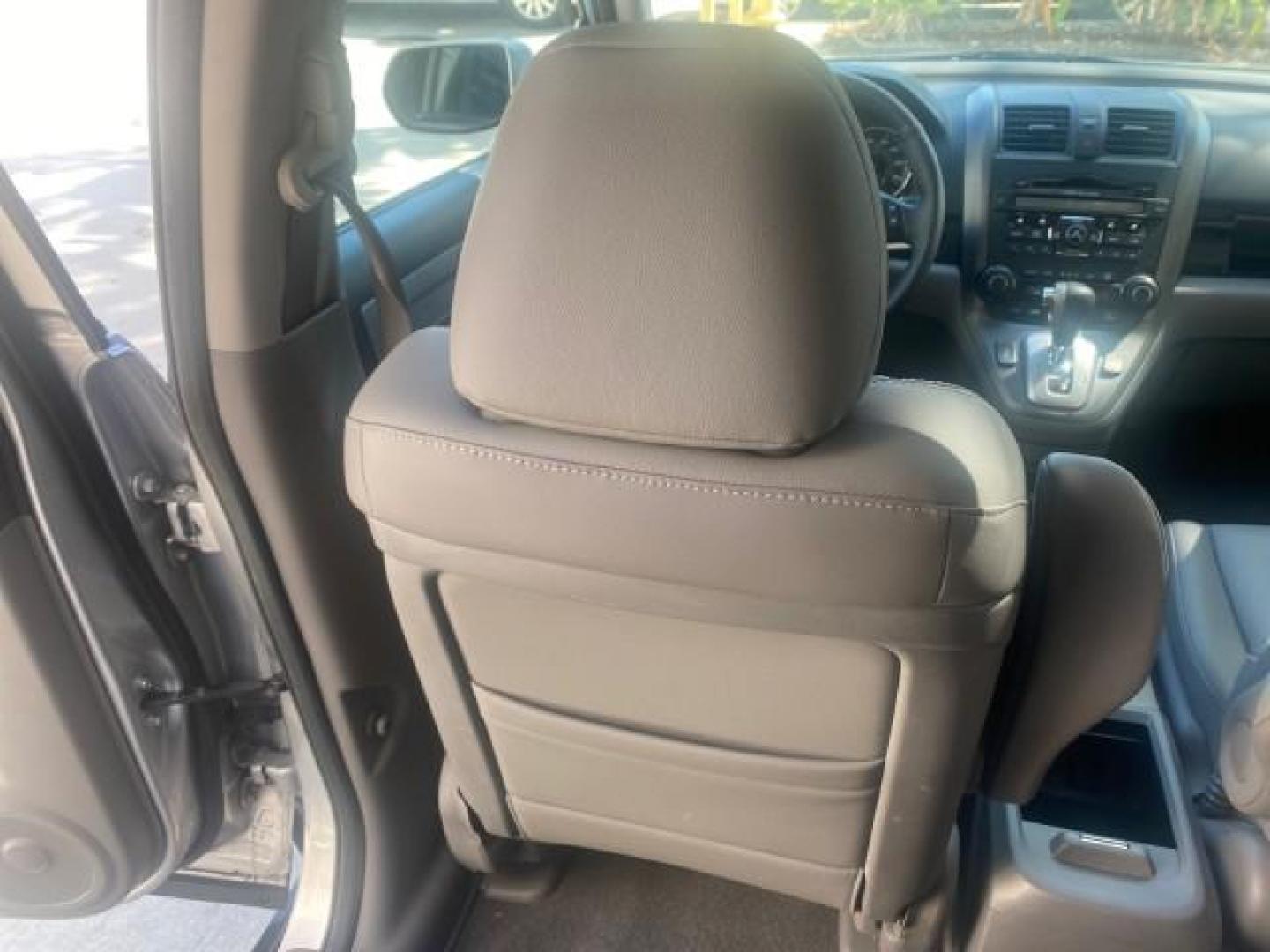 2011 Alabaster Silver Metallic /Gray Honda CR-V EX-L LOW MILES 27,869 (5J6RE3H79BL) with an 2.4L DOHC MPFI 16-Valve i-VTEC I4 Engine engine, Automatic transmission, located at 4701 North Dixie Hwy, Pompano Beach, FL, 33064, (954) 422-2889, 26.240938, -80.123474 - OUR WEBPAGE FLORIDACARS1.COM HAS OVER 100 PHOTOS AND FREE CARFAX LINK 2011 HONDA CR-V EX-L VIN: 5J6RE3H79BL009139 5 J 6 R E 3 H 7 9 B L 0 0 9 1 3 9 4 DOOR WAGON/SPORT UTILITY 2.4L I4 F DOHC 16V GASOLINE 28 MPG FRONT WHEEL DRIVE Top Features Alloy Wheels Running Boards Front Seat Heaters Satellite Ra - Photo#71