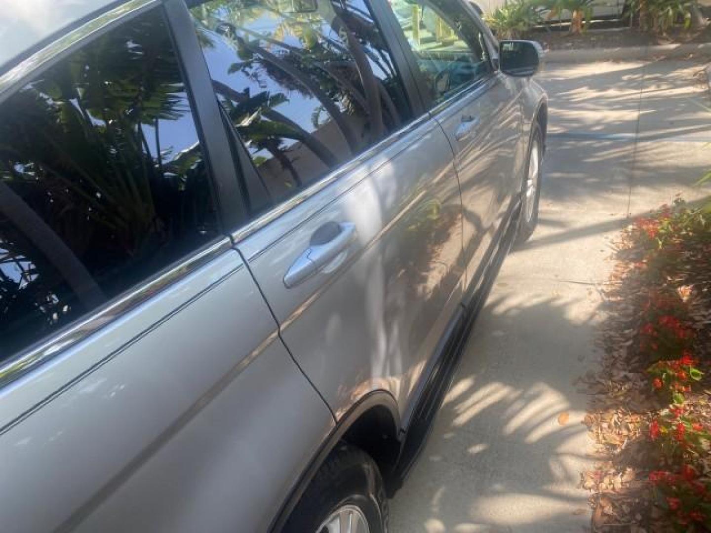 2011 Alabaster Silver Metallic /Gray Honda CR-V EX-L LOW MILES 27,869 (5J6RE3H79BL) with an 2.4L DOHC MPFI 16-Valve i-VTEC I4 Engine engine, Automatic transmission, located at 4701 North Dixie Hwy, Pompano Beach, FL, 33064, (954) 422-2889, 26.240938, -80.123474 - OUR WEBPAGE FLORIDACARS1.COM HAS OVER 100 PHOTOS AND FREE CARFAX LINK 2011 HONDA CR-V EX-L VIN: 5J6RE3H79BL009139 5 J 6 R E 3 H 7 9 B L 0 0 9 1 3 9 4 DOOR WAGON/SPORT UTILITY 2.4L I4 F DOHC 16V GASOLINE 28 MPG FRONT WHEEL DRIVE Top Features Alloy Wheels Running Boards Front Seat Heaters Satellite Ra - Photo#78