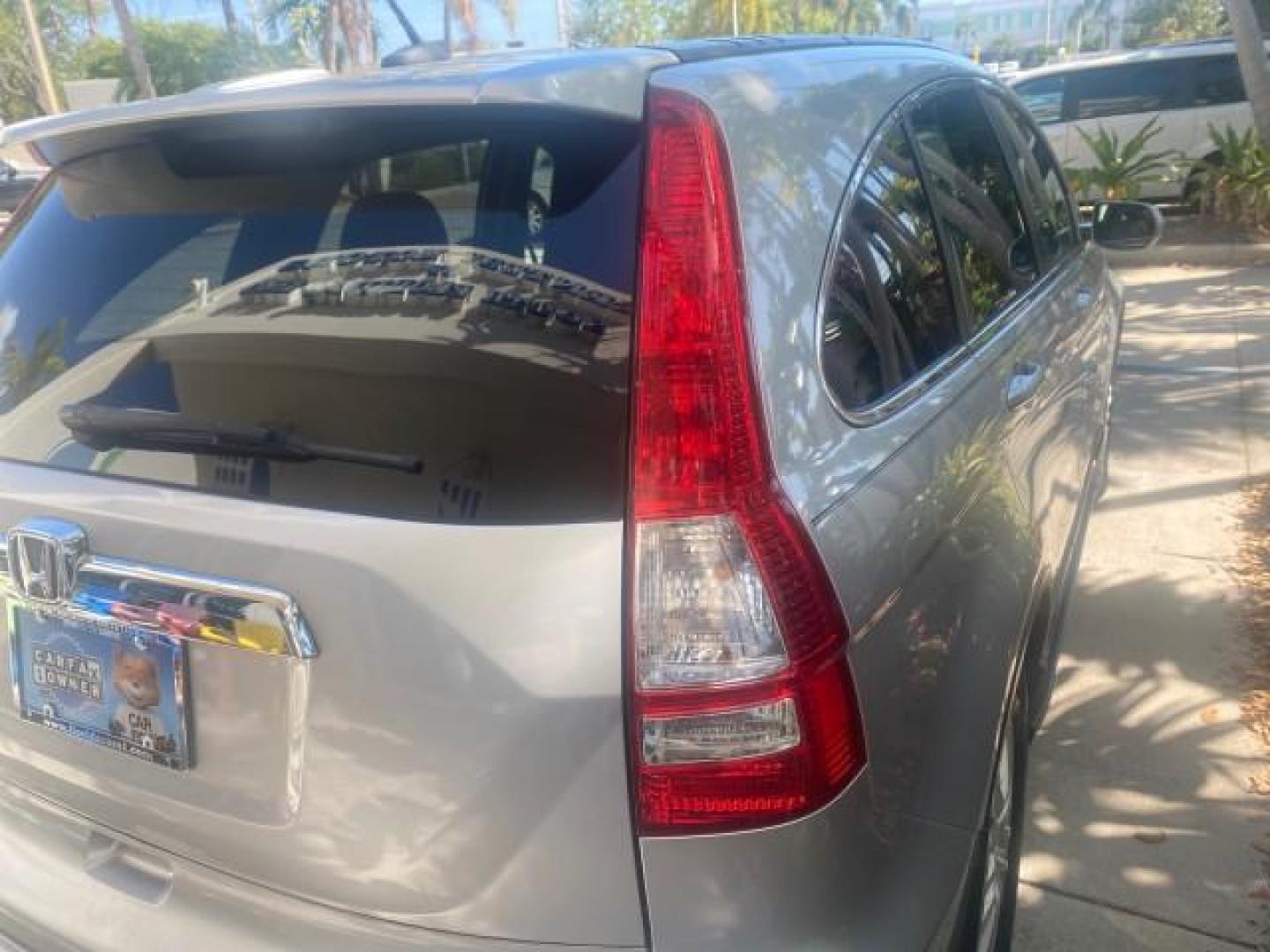 2011 Alabaster Silver Metallic /Gray Honda CR-V EX-L LOW MILES 27,869 (5J6RE3H79BL) with an 2.4L DOHC MPFI 16-Valve i-VTEC I4 Engine engine, Automatic transmission, located at 4701 North Dixie Hwy, Pompano Beach, FL, 33064, (954) 422-2889, 26.240938, -80.123474 - OUR WEBPAGE FLORIDACARS1.COM HAS OVER 100 PHOTOS AND FREE CARFAX LINK 2011 HONDA CR-V EX-L VIN: 5J6RE3H79BL009139 5 J 6 R E 3 H 7 9 B L 0 0 9 1 3 9 4 DOOR WAGON/SPORT UTILITY 2.4L I4 F DOHC 16V GASOLINE 28 MPG FRONT WHEEL DRIVE Top Features Alloy Wheels Running Boards Front Seat Heaters Satellite Ra - Photo#84