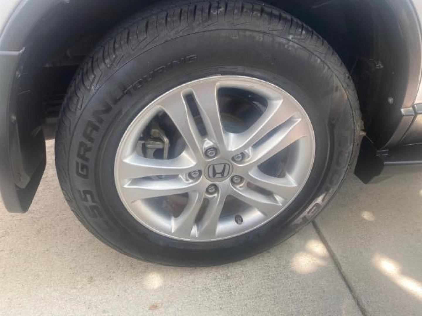 2011 Alabaster Silver Metallic /Gray Honda CR-V EX-L LOW MILES 27,869 (5J6RE3H79BL) with an 2.4L DOHC MPFI 16-Valve i-VTEC I4 Engine engine, Automatic transmission, located at 4701 North Dixie Hwy, Pompano Beach, FL, 33064, (954) 422-2889, 26.240938, -80.123474 - OUR WEBPAGE FLORIDACARS1.COM HAS OVER 100 PHOTOS AND FREE CARFAX LINK 2011 HONDA CR-V EX-L VIN: 5J6RE3H79BL009139 5 J 6 R E 3 H 7 9 B L 0 0 9 1 3 9 4 DOOR WAGON/SPORT UTILITY 2.4L I4 F DOHC 16V GASOLINE 28 MPG FRONT WHEEL DRIVE Top Features Alloy Wheels Running Boards Front Seat Heaters Satellite Ra - Photo#85