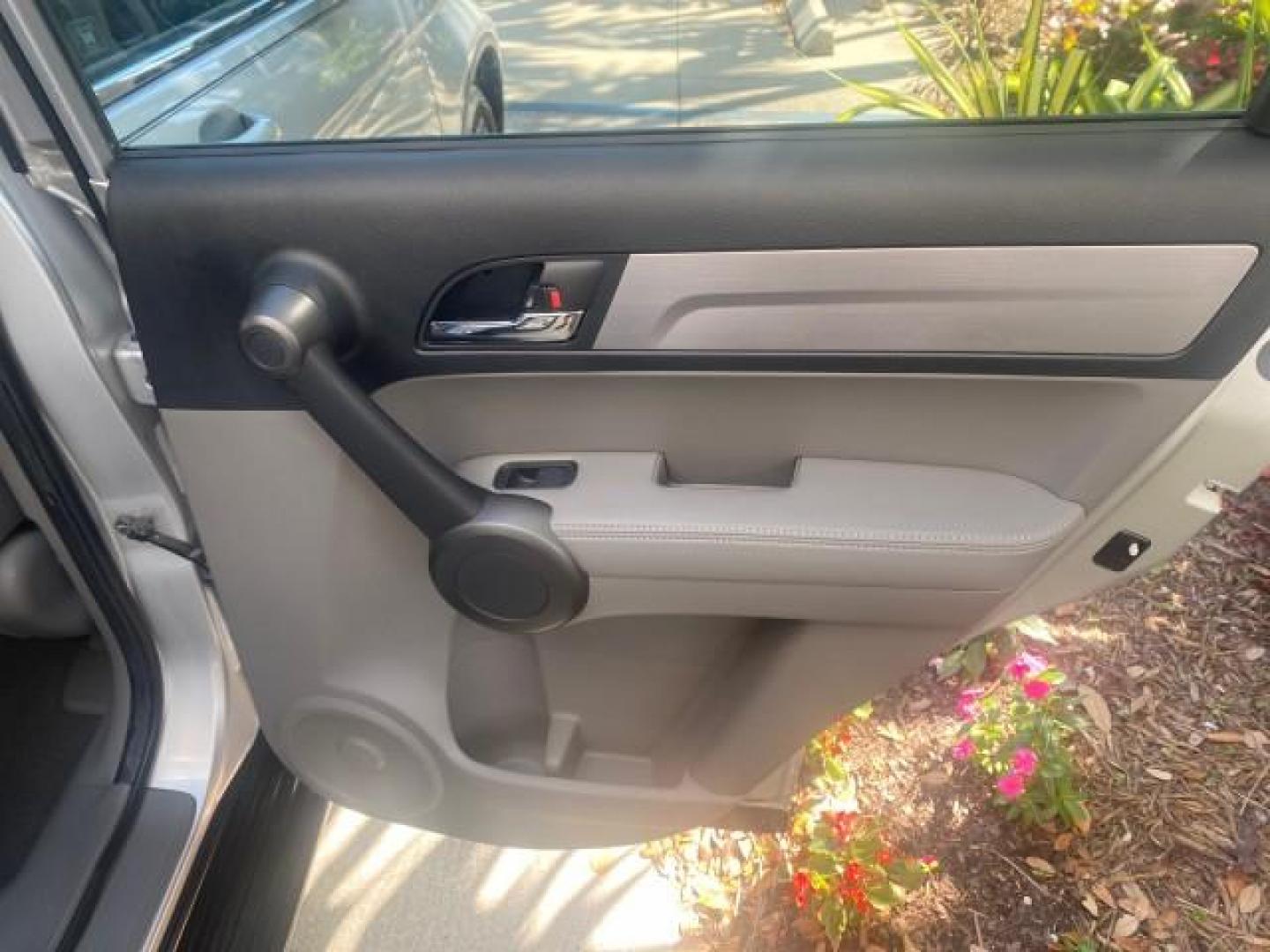 2011 Alabaster Silver Metallic /Gray Honda CR-V EX-L LOW MILES 27,869 (5J6RE3H79BL) with an 2.4L DOHC MPFI 16-Valve i-VTEC I4 Engine engine, Automatic transmission, located at 4701 North Dixie Hwy, Pompano Beach, FL, 33064, (954) 422-2889, 26.240938, -80.123474 - OUR WEBPAGE FLORIDACARS1.COM HAS OVER 100 PHOTOS AND FREE CARFAX LINK 2011 HONDA CR-V EX-L VIN: 5J6RE3H79BL009139 5 J 6 R E 3 H 7 9 B L 0 0 9 1 3 9 4 DOOR WAGON/SPORT UTILITY 2.4L I4 F DOHC 16V GASOLINE 28 MPG FRONT WHEEL DRIVE Top Features Alloy Wheels Running Boards Front Seat Heaters Satellite Ra - Photo#87