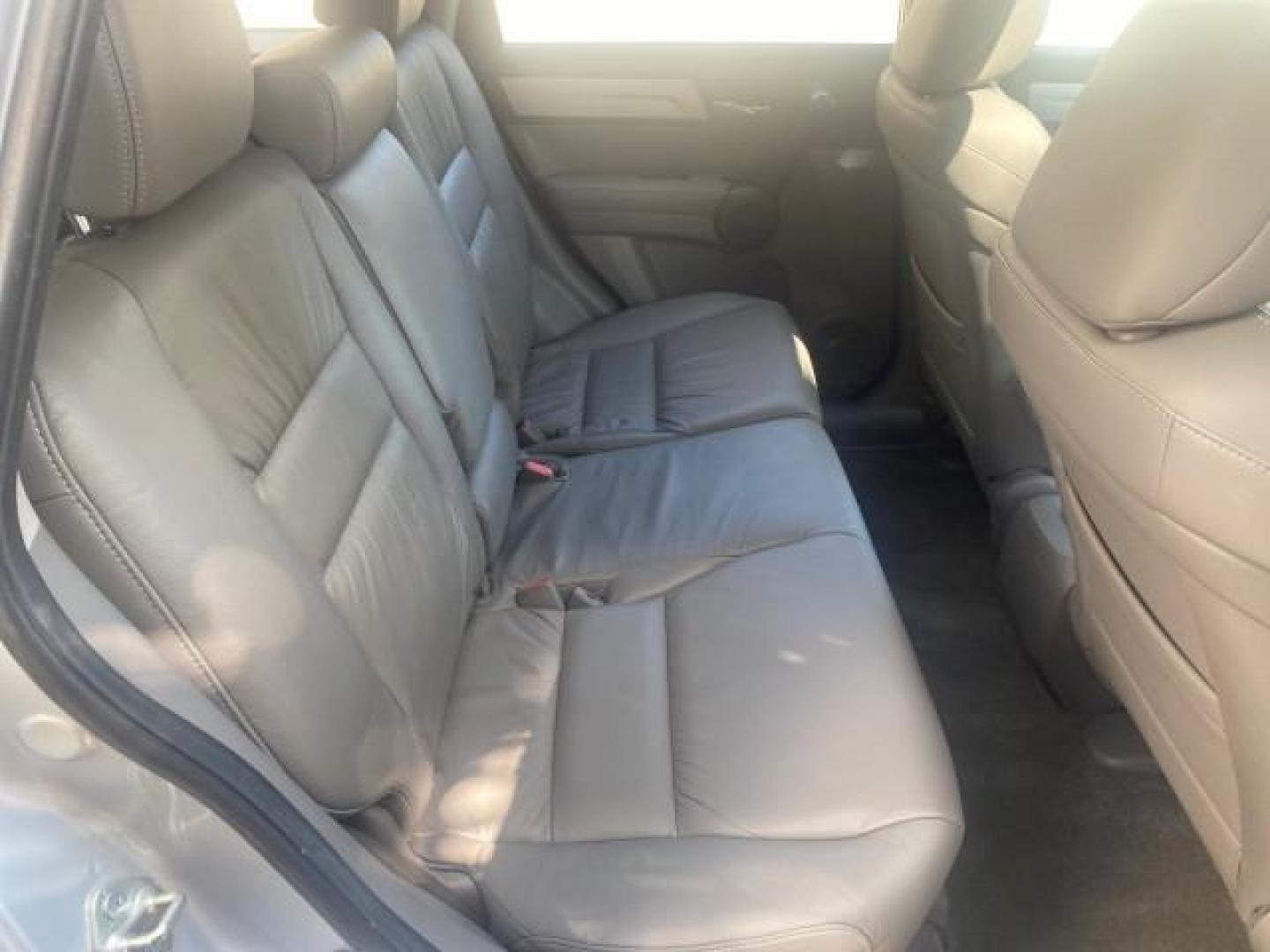 2011 Alabaster Silver Metallic /Gray Honda CR-V EX-L LOW MILES 27,869 (5J6RE3H79BL) with an 2.4L DOHC MPFI 16-Valve i-VTEC I4 Engine engine, Automatic transmission, located at 4701 North Dixie Hwy, Pompano Beach, FL, 33064, (954) 422-2889, 26.240938, -80.123474 - OUR WEBPAGE FLORIDACARS1.COM HAS OVER 100 PHOTOS AND FREE CARFAX LINK 2011 HONDA CR-V EX-L VIN: 5J6RE3H79BL009139 5 J 6 R E 3 H 7 9 B L 0 0 9 1 3 9 4 DOOR WAGON/SPORT UTILITY 2.4L I4 F DOHC 16V GASOLINE 28 MPG FRONT WHEEL DRIVE Top Features Alloy Wheels Running Boards Front Seat Heaters Satellite Ra - Photo#88