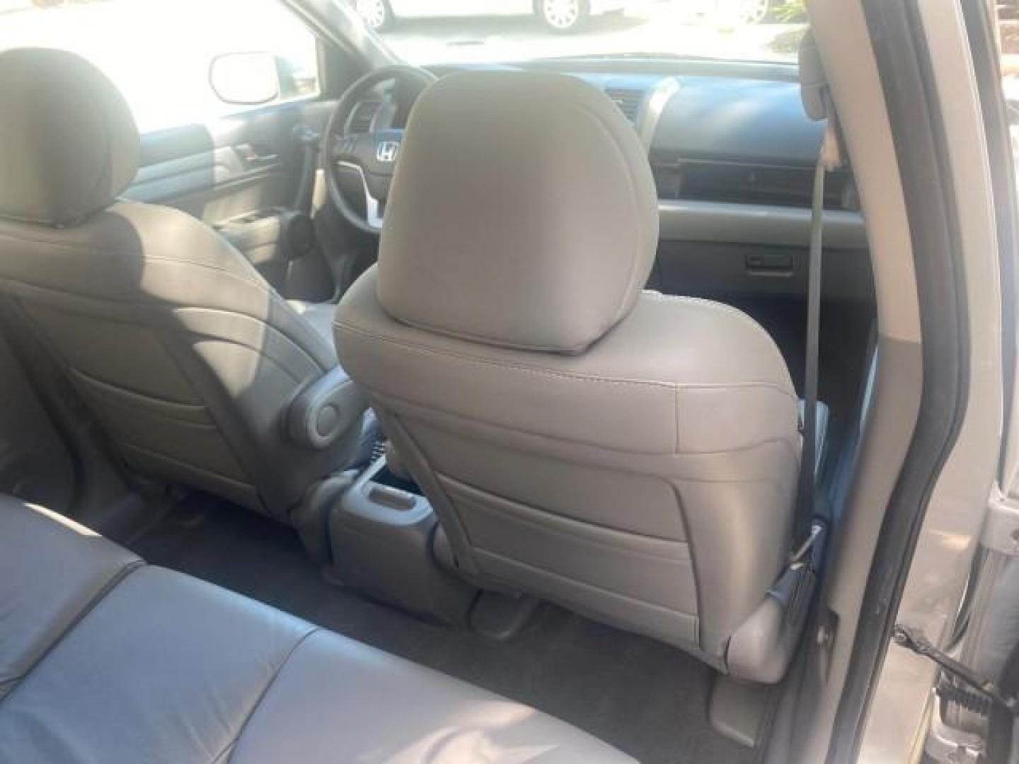 2011 Alabaster Silver Metallic /Gray Honda CR-V EX-L LOW MILES 27,869 (5J6RE3H79BL) with an 2.4L DOHC MPFI 16-Valve i-VTEC I4 Engine engine, Automatic transmission, located at 4701 North Dixie Hwy, Pompano Beach, FL, 33064, (954) 422-2889, 26.240938, -80.123474 - OUR WEBPAGE FLORIDACARS1.COM HAS OVER 100 PHOTOS AND FREE CARFAX LINK 2011 HONDA CR-V EX-L VIN: 5J6RE3H79BL009139 5 J 6 R E 3 H 7 9 B L 0 0 9 1 3 9 4 DOOR WAGON/SPORT UTILITY 2.4L I4 F DOHC 16V GASOLINE 28 MPG FRONT WHEEL DRIVE Top Features Alloy Wheels Running Boards Front Seat Heaters Satellite Ra - Photo#92