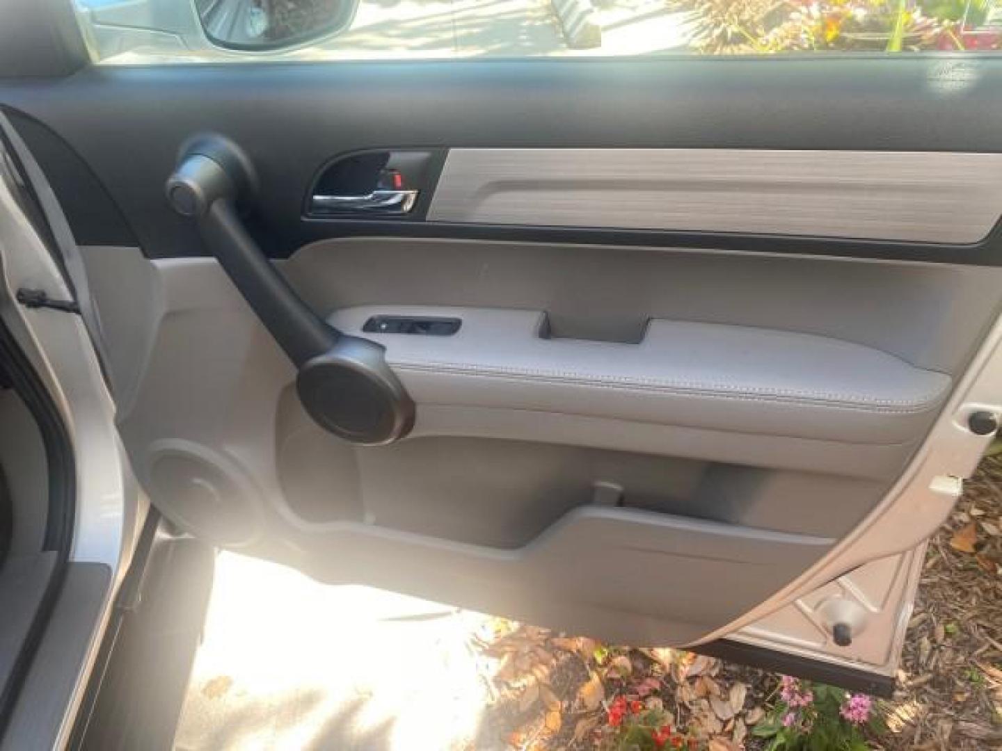 2011 Alabaster Silver Metallic /Gray Honda CR-V EX-L LOW MILES 27,869 (5J6RE3H79BL) with an 2.4L DOHC MPFI 16-Valve i-VTEC I4 Engine engine, Automatic transmission, located at 4701 North Dixie Hwy, Pompano Beach, FL, 33064, (954) 422-2889, 26.240938, -80.123474 - OUR WEBPAGE FLORIDACARS1.COM HAS OVER 100 PHOTOS AND FREE CARFAX LINK 2011 HONDA CR-V EX-L VIN: 5J6RE3H79BL009139 5 J 6 R E 3 H 7 9 B L 0 0 9 1 3 9 4 DOOR WAGON/SPORT UTILITY 2.4L I4 F DOHC 16V GASOLINE 28 MPG FRONT WHEEL DRIVE Top Features Alloy Wheels Running Boards Front Seat Heaters Satellite Ra - Photo#96