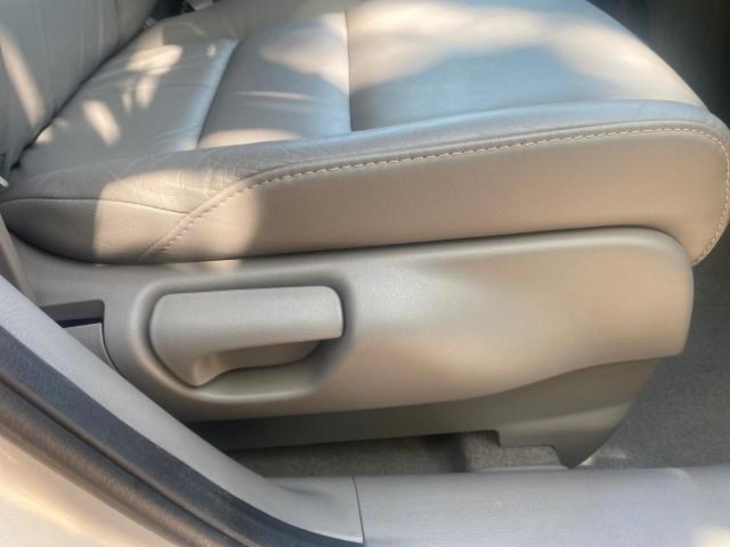 2011 Alabaster Silver Metallic /Gray Honda CR-V EX-L LOW MILES 27,869 (5J6RE3H79BL) with an 2.4L DOHC MPFI 16-Valve i-VTEC I4 Engine engine, Automatic transmission, located at 4701 North Dixie Hwy, Pompano Beach, FL, 33064, (954) 422-2889, 26.240938, -80.123474 - OUR WEBPAGE FLORIDACARS1.COM HAS OVER 100 PHOTOS AND FREE CARFAX LINK 2011 HONDA CR-V EX-L VIN: 5J6RE3H79BL009139 5 J 6 R E 3 H 7 9 B L 0 0 9 1 3 9 4 DOOR WAGON/SPORT UTILITY 2.4L I4 F DOHC 16V GASOLINE 28 MPG FRONT WHEEL DRIVE Top Features Alloy Wheels Running Boards Front Seat Heaters Satellite Ra - Photo#98