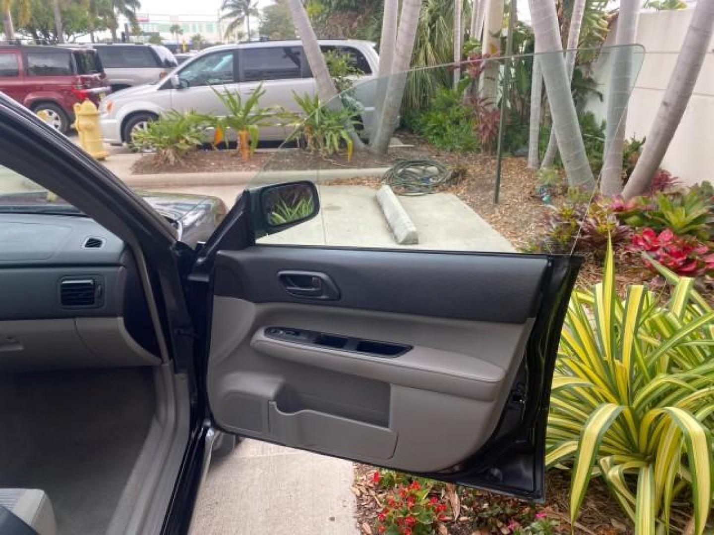 2008 Dark Gray Metallic /Graphite Gray Subaru Forester (Natl) X SW1 OWNER 39 SERVICES AWD (JF1SG63678H) with an 2.5L SOHC SMPI 16-Valve 4-Cyl Boxer Engine engine, Automatic transmission, located at 4701 North Dixie Hwy, Pompano Beach, FL, 33064, (954) 422-2889, 26.240938, -80.123474 - OUR WEBPAGE FLORIDACARS1.COM HAS OVER 100 PHOTOS AND FREE CARFAX LINK 2008 SUBARU FORESTER 2.5 X VIN: JF1SG63678H706067 J F 1 S G 6 3 6 7 8 H 7 0 6 0 6 7 4 DOOR WAGON/SPORT UTILITY 2.5L H4 F SOHC 16V GASOLINE 26 MPG ALL WHEEL DRIVE Highlighted Features ABS Brakes Automatic Transmission Power Locks R - Photo#11