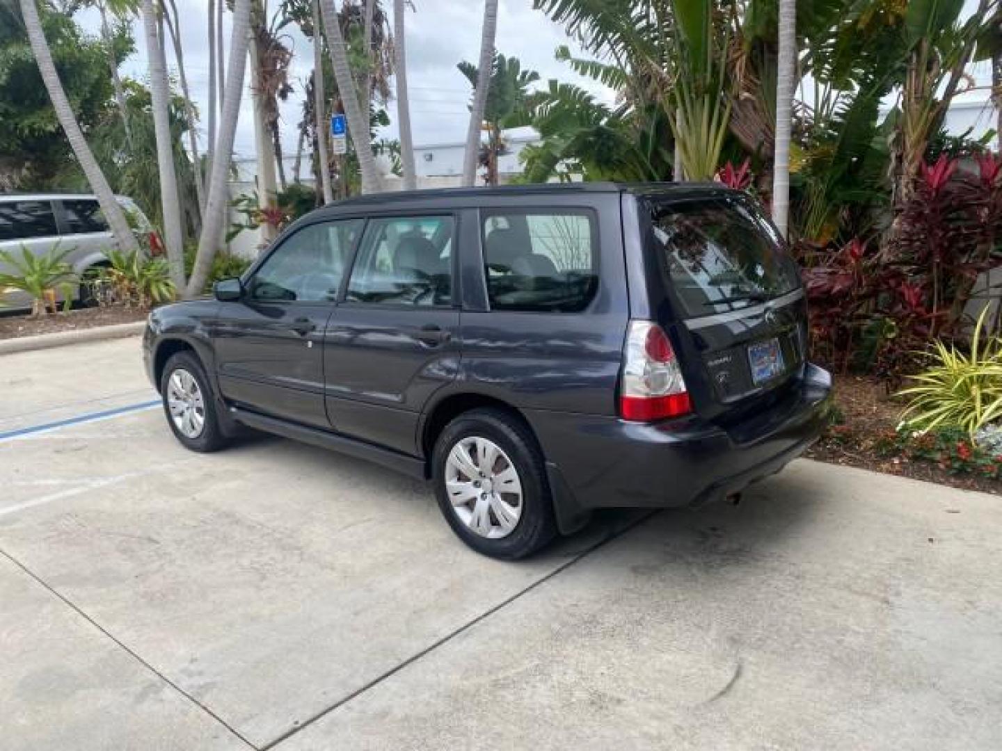 2008 Dark Gray Metallic /Graphite Gray Subaru Forester (Natl) X SW1 OWNER 39 SERVICES AWD (JF1SG63678H) with an 2.5L SOHC SMPI 16-Valve 4-Cyl Boxer Engine engine, Automatic transmission, located at 4701 North Dixie Hwy, Pompano Beach, FL, 33064, (954) 422-2889, 26.240938, -80.123474 - OUR WEBPAGE FLORIDACARS1.COM HAS OVER 100 PHOTOS AND FREE CARFAX LINK 2008 SUBARU FORESTER 2.5 X VIN: JF1SG63678H706067 J F 1 S G 6 3 6 7 8 H 7 0 6 0 6 7 4 DOOR WAGON/SPORT UTILITY 2.5L H4 F SOHC 16V GASOLINE 26 MPG ALL WHEEL DRIVE Highlighted Features ABS Brakes Automatic Transmission Power Locks R - Photo#5