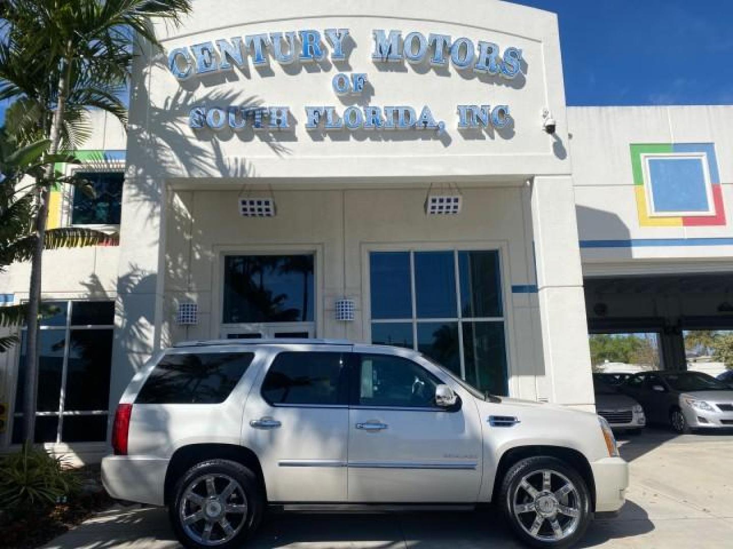 2010 White Diamond Tricoat /Cashmere/Cocoa Cadillac Escalade Premium AWD LOW MILES 63,265 FL (1GYUKCEF6AR) with an 6.2L Vortec 1000 V8 SFI E85 Engine engine, Automatic transmission, located at 4701 North Dixie Hwy, Pompano Beach, FL, 33064, (954) 422-2889, 26.240938, -80.123474 - OUR WEBPAGE FLORIDACARS1.COM HAS OVER 100 PHOTOS AND FREE CARFAX LINK 2010 CADILLAC ESCALADE PREMIUM $ 76,540 new ! VIN: 1GYUKCEF6AR287507 1 G Y U K C E F 6 A R 2 8 7 5 0 7 4 DOOR WAGON/SPORT UTILITY 6.2L V8 F OHV 16V FLEX FUEL ALL WHEEL DRIVE Top Features 20 Inch Plus Wheels Power Hatch/Deck Lid A/ - Photo#0