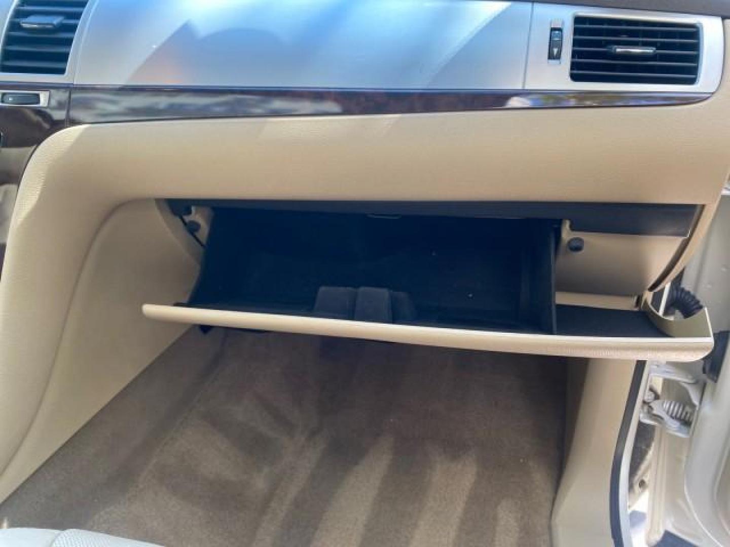 2010 White Diamond Tricoat /Cashmere/Cocoa Cadillac Escalade Premium AWD LOW MILES 63,265 FL (1GYUKCEF6AR) with an 6.2L Vortec 1000 V8 SFI E85 Engine engine, Automatic transmission, located at 4701 North Dixie Hwy, Pompano Beach, FL, 33064, (954) 422-2889, 26.240938, -80.123474 - OUR WEBPAGE FLORIDACARS1.COM HAS OVER 100 PHOTOS AND FREE CARFAX LINK 2010 CADILLAC ESCALADE PREMIUM $ 76,540 new ! VIN: 1GYUKCEF6AR287507 1 G Y U K C E F 6 A R 2 8 7 5 0 7 4 DOOR WAGON/SPORT UTILITY 6.2L V8 F OHV 16V FLEX FUEL ALL WHEEL DRIVE Top Features 20 Inch Plus Wheels Power Hatch/Deck Lid A/ - Photo#99