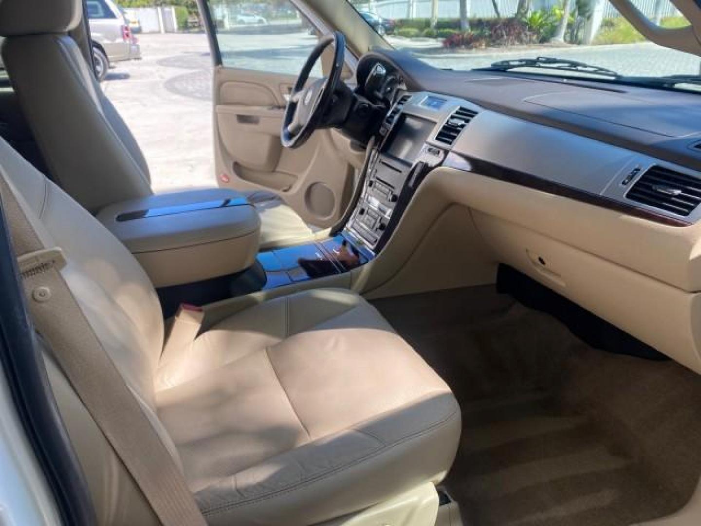 2010 White Diamond Tricoat /Cashmere/Cocoa Cadillac Escalade Premium AWD LOW MILES 63,265 FL (1GYUKCEF6AR) with an 6.2L Vortec 1000 V8 SFI E85 Engine engine, Automatic transmission, located at 4701 North Dixie Hwy, Pompano Beach, FL, 33064, (954) 422-2889, 26.240938, -80.123474 - OUR WEBPAGE FLORIDACARS1.COM HAS OVER 100 PHOTOS AND FREE CARFAX LINK 2010 CADILLAC ESCALADE PREMIUM $ 76,540 new ! VIN: 1GYUKCEF6AR287507 1 G Y U K C E F 6 A R 2 8 7 5 0 7 4 DOOR WAGON/SPORT UTILITY 6.2L V8 F OHV 16V FLEX FUEL ALL WHEEL DRIVE Top Features 20 Inch Plus Wheels Power Hatch/Deck Lid A/ - Photo#12