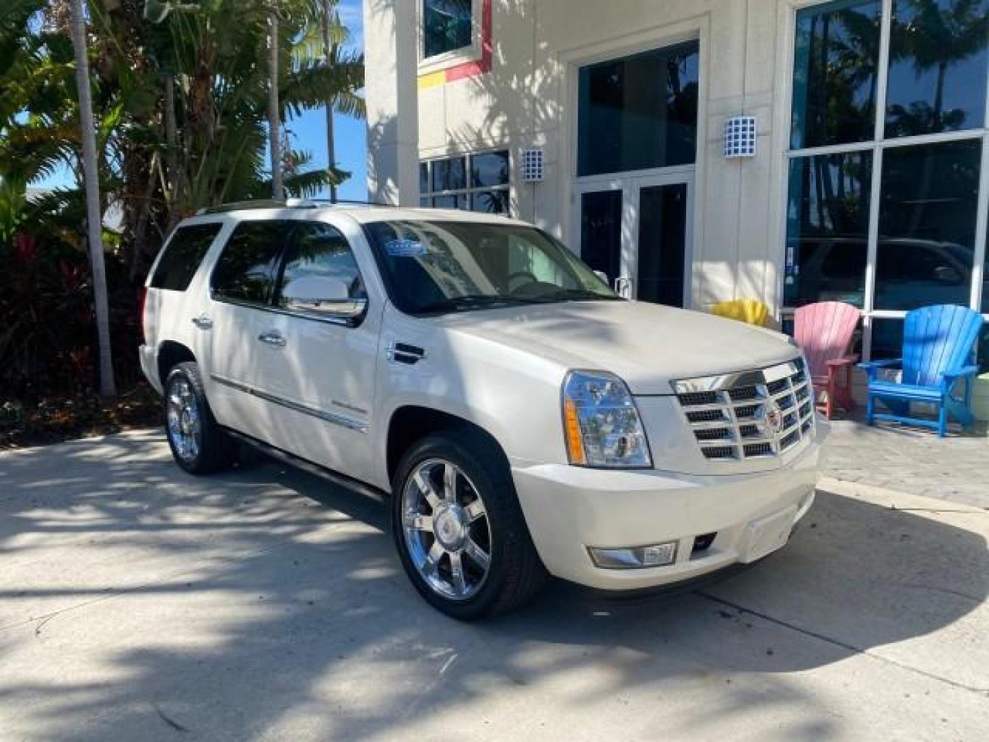 2010 White Diamond Tricoat /Cashmere/Cocoa Cadillac Escalade Premium AWD LOW MILES 63,265 FL (1GYUKCEF6AR) with an 6.2L Vortec 1000 V8 SFI E85 Engine engine, Automatic transmission, located at 4701 North Dixie Hwy, Pompano Beach, FL, 33064, (954) 422-2889, 26.240938, -80.123474 - OUR WEBPAGE FLORIDACARS1.COM HAS OVER 100 PHOTOS AND FREE CARFAX LINK 2010 CADILLAC ESCALADE PREMIUM $ 76,540 new ! VIN: 1GYUKCEF6AR287507 1 G Y U K C E F 6 A R 2 8 7 5 0 7 4 DOOR WAGON/SPORT UTILITY 6.2L V8 F OHV 16V FLEX FUEL ALL WHEEL DRIVE Top Features 20 Inch Plus Wheels Power Hatch/Deck Lid A/ - Photo#1