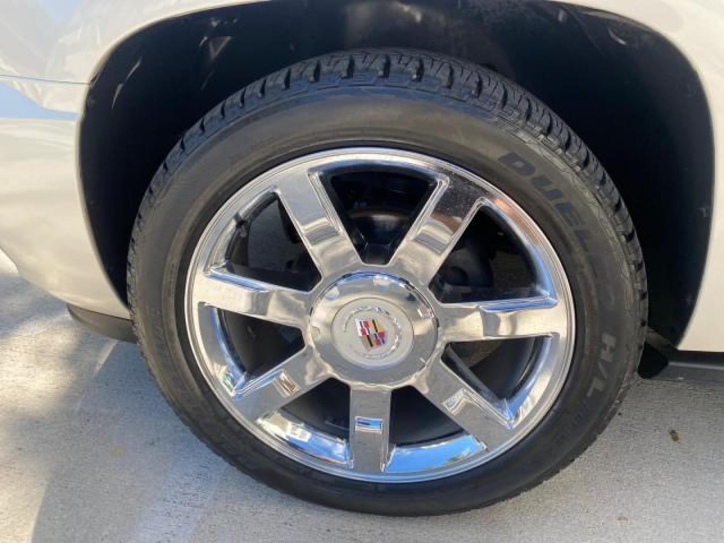 2010 White Diamond Tricoat /Cashmere/Cocoa Cadillac Escalade Premium AWD LOW MILES 63,265 FL (1GYUKCEF6AR) with an 6.2L Vortec 1000 V8 SFI E85 Engine engine, Automatic transmission, located at 4701 North Dixie Hwy, Pompano Beach, FL, 33064, (954) 422-2889, 26.240938, -80.123474 - OUR WEBPAGE FLORIDACARS1.COM HAS OVER 100 PHOTOS AND FREE CARFAX LINK 2010 CADILLAC ESCALADE PREMIUM $ 76,540 new ! VIN: 1GYUKCEF6AR287507 1 G Y U K C E F 6 A R 2 8 7 5 0 7 4 DOOR WAGON/SPORT UTILITY 6.2L V8 F OHV 16V FLEX FUEL ALL WHEEL DRIVE Top Features 20 Inch Plus Wheels Power Hatch/Deck Lid A/ - Photo#19