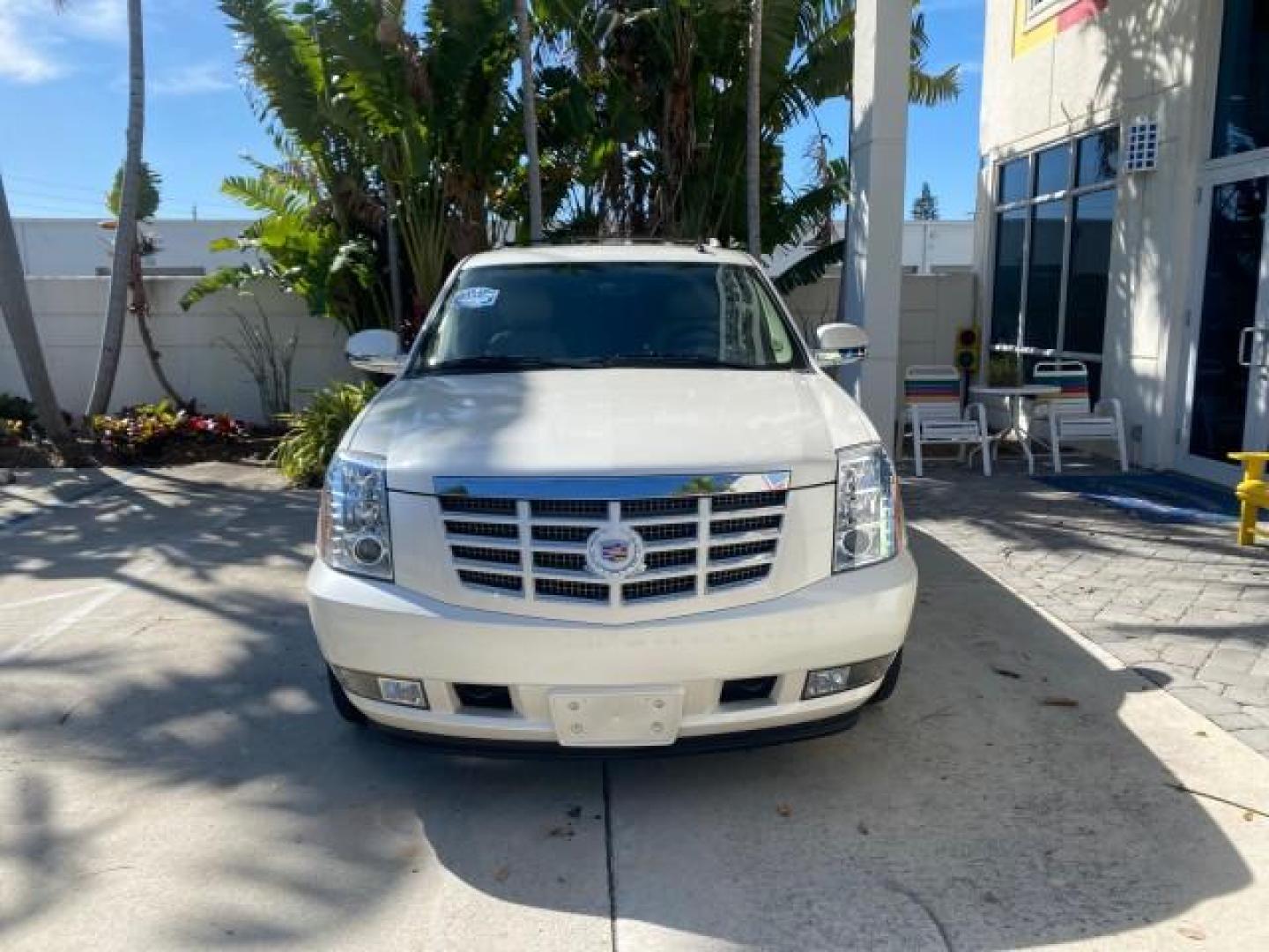 2010 White Diamond Tricoat /Cashmere/Cocoa Cadillac Escalade Premium AWD LOW MILES 63,265 FL (1GYUKCEF6AR) with an 6.2L Vortec 1000 V8 SFI E85 Engine engine, Automatic transmission, located at 4701 North Dixie Hwy, Pompano Beach, FL, 33064, (954) 422-2889, 26.240938, -80.123474 - OUR WEBPAGE FLORIDACARS1.COM HAS OVER 100 PHOTOS AND FREE CARFAX LINK 2010 CADILLAC ESCALADE PREMIUM $ 76,540 new ! VIN: 1GYUKCEF6AR287507 1 G Y U K C E F 6 A R 2 8 7 5 0 7 4 DOOR WAGON/SPORT UTILITY 6.2L V8 F OHV 16V FLEX FUEL ALL WHEEL DRIVE Top Features 20 Inch Plus Wheels Power Hatch/Deck Lid A/ - Photo#2