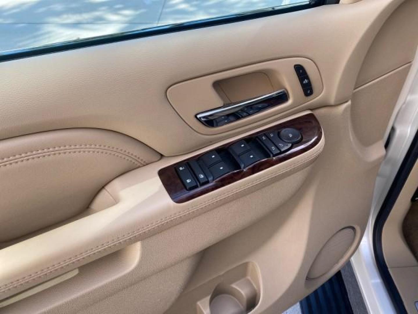 2010 White Diamond Tricoat /Cashmere/Cocoa Cadillac Escalade Premium AWD LOW MILES 63,265 FL (1GYUKCEF6AR) with an 6.2L Vortec 1000 V8 SFI E85 Engine engine, Automatic transmission, located at 4701 North Dixie Hwy, Pompano Beach, FL, 33064, (954) 422-2889, 26.240938, -80.123474 - OUR WEBPAGE FLORIDACARS1.COM HAS OVER 100 PHOTOS AND FREE CARFAX LINK 2010 CADILLAC ESCALADE PREMIUM $ 76,540 new ! VIN: 1GYUKCEF6AR287507 1 G Y U K C E F 6 A R 2 8 7 5 0 7 4 DOOR WAGON/SPORT UTILITY 6.2L V8 F OHV 16V FLEX FUEL ALL WHEEL DRIVE Top Features 20 Inch Plus Wheels Power Hatch/Deck Lid A/ - Photo#29