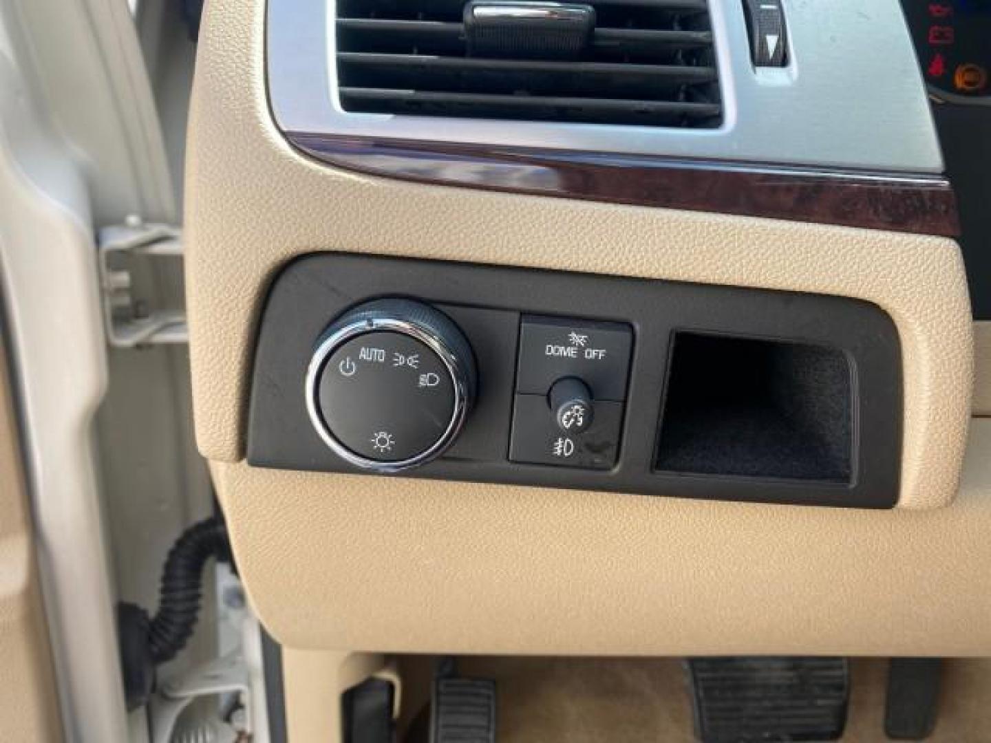 2010 White Diamond Tricoat /Cashmere/Cocoa Cadillac Escalade Premium AWD LOW MILES 63,265 FL (1GYUKCEF6AR) with an 6.2L Vortec 1000 V8 SFI E85 Engine engine, Automatic transmission, located at 4701 North Dixie Hwy, Pompano Beach, FL, 33064, (954) 422-2889, 26.240938, -80.123474 - OUR WEBPAGE FLORIDACARS1.COM HAS OVER 100 PHOTOS AND FREE CARFAX LINK 2010 CADILLAC ESCALADE PREMIUM $ 76,540 new ! VIN: 1GYUKCEF6AR287507 1 G Y U K C E F 6 A R 2 8 7 5 0 7 4 DOOR WAGON/SPORT UTILITY 6.2L V8 F OHV 16V FLEX FUEL ALL WHEEL DRIVE Top Features 20 Inch Plus Wheels Power Hatch/Deck Lid A/ - Photo#32