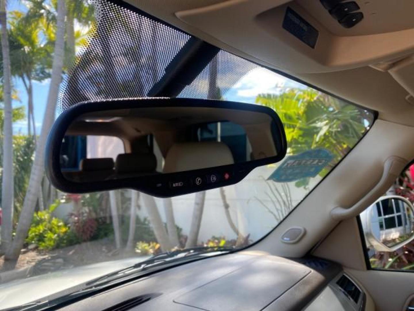 2010 White Diamond Tricoat /Cashmere/Cocoa Cadillac Escalade Premium AWD LOW MILES 63,265 FL (1GYUKCEF6AR) with an 6.2L Vortec 1000 V8 SFI E85 Engine engine, Automatic transmission, located at 4701 North Dixie Hwy, Pompano Beach, FL, 33064, (954) 422-2889, 26.240938, -80.123474 - OUR WEBPAGE FLORIDACARS1.COM HAS OVER 100 PHOTOS AND FREE CARFAX LINK 2010 CADILLAC ESCALADE PREMIUM $ 76,540 new ! VIN: 1GYUKCEF6AR287507 1 G Y U K C E F 6 A R 2 8 7 5 0 7 4 DOOR WAGON/SPORT UTILITY 6.2L V8 F OHV 16V FLEX FUEL ALL WHEEL DRIVE Top Features 20 Inch Plus Wheels Power Hatch/Deck Lid A/ - Photo#39