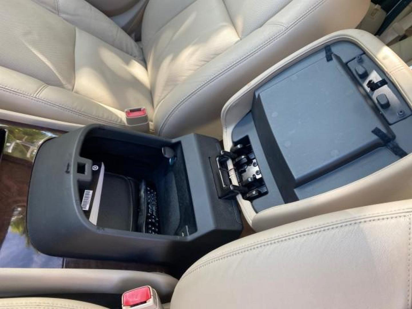 2010 White Diamond Tricoat /Cashmere/Cocoa Cadillac Escalade Premium AWD LOW MILES 63,265 FL (1GYUKCEF6AR) with an 6.2L Vortec 1000 V8 SFI E85 Engine engine, Automatic transmission, located at 4701 North Dixie Hwy, Pompano Beach, FL, 33064, (954) 422-2889, 26.240938, -80.123474 - OUR WEBPAGE FLORIDACARS1.COM HAS OVER 100 PHOTOS AND FREE CARFAX LINK 2010 CADILLAC ESCALADE PREMIUM $ 76,540 new ! VIN: 1GYUKCEF6AR287507 1 G Y U K C E F 6 A R 2 8 7 5 0 7 4 DOOR WAGON/SPORT UTILITY 6.2L V8 F OHV 16V FLEX FUEL ALL WHEEL DRIVE Top Features 20 Inch Plus Wheels Power Hatch/Deck Lid A/ - Photo#51