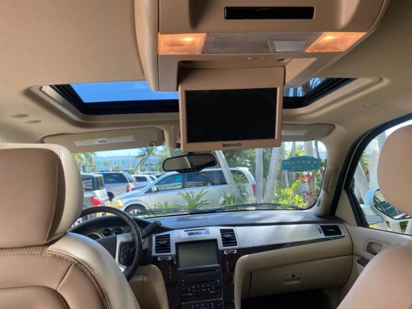 2010 White Diamond Tricoat /Cashmere/Cocoa Cadillac Escalade Premium AWD LOW MILES 63,265 FL (1GYUKCEF6AR) with an 6.2L Vortec 1000 V8 SFI E85 Engine engine, Automatic transmission, located at 4701 North Dixie Hwy, Pompano Beach, FL, 33064, (954) 422-2889, 26.240938, -80.123474 - OUR WEBPAGE FLORIDACARS1.COM HAS OVER 100 PHOTOS AND FREE CARFAX LINK 2010 CADILLAC ESCALADE PREMIUM $ 76,540 new ! VIN: 1GYUKCEF6AR287507 1 G Y U K C E F 6 A R 2 8 7 5 0 7 4 DOOR WAGON/SPORT UTILITY 6.2L V8 F OHV 16V FLEX FUEL ALL WHEEL DRIVE Top Features 20 Inch Plus Wheels Power Hatch/Deck Lid A/ - Photo#64