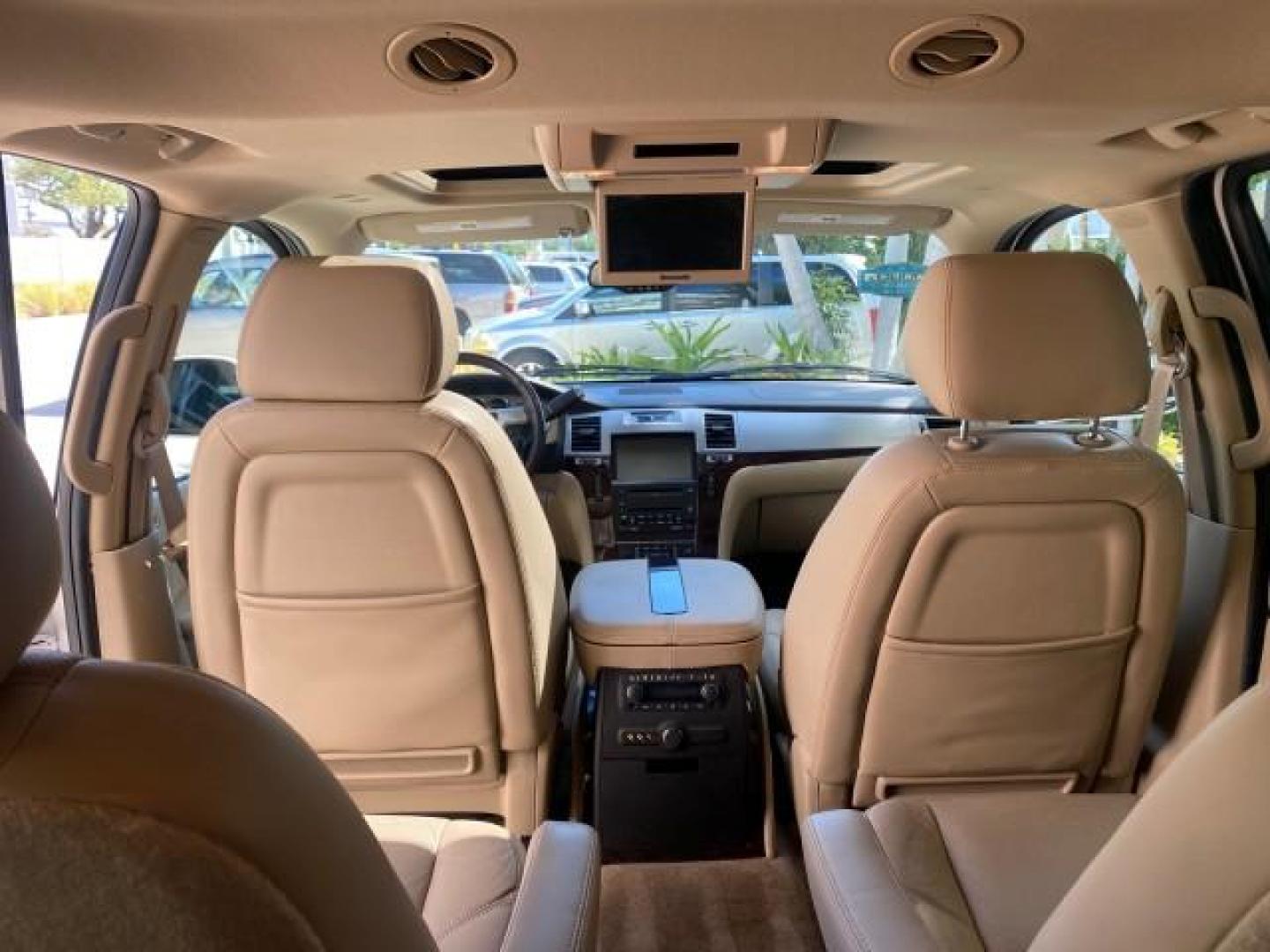 2010 White Diamond Tricoat /Cashmere/Cocoa Cadillac Escalade Premium AWD LOW MILES 63,265 FL (1GYUKCEF6AR) with an 6.2L Vortec 1000 V8 SFI E85 Engine engine, Automatic transmission, located at 4701 North Dixie Hwy, Pompano Beach, FL, 33064, (954) 422-2889, 26.240938, -80.123474 - OUR WEBPAGE FLORIDACARS1.COM HAS OVER 100 PHOTOS AND FREE CARFAX LINK 2010 CADILLAC ESCALADE PREMIUM $ 76,540 new ! VIN: 1GYUKCEF6AR287507 1 G Y U K C E F 6 A R 2 8 7 5 0 7 4 DOOR WAGON/SPORT UTILITY 6.2L V8 F OHV 16V FLEX FUEL ALL WHEEL DRIVE Top Features 20 Inch Plus Wheels Power Hatch/Deck Lid A/ - Photo#71