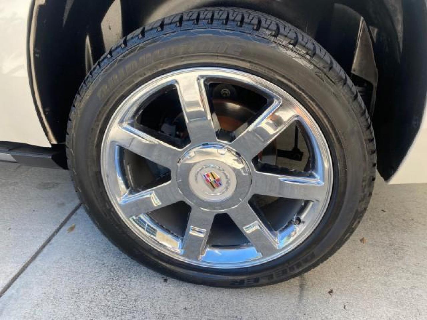 2010 White Diamond Tricoat /Cashmere/Cocoa Cadillac Escalade Premium AWD LOW MILES 63,265 FL (1GYUKCEF6AR) with an 6.2L Vortec 1000 V8 SFI E85 Engine engine, Automatic transmission, located at 4701 North Dixie Hwy, Pompano Beach, FL, 33064, (954) 422-2889, 26.240938, -80.123474 - OUR WEBPAGE FLORIDACARS1.COM HAS OVER 100 PHOTOS AND FREE CARFAX LINK 2010 CADILLAC ESCALADE PREMIUM $ 76,540 new ! VIN: 1GYUKCEF6AR287507 1 G Y U K C E F 6 A R 2 8 7 5 0 7 4 DOOR WAGON/SPORT UTILITY 6.2L V8 F OHV 16V FLEX FUEL ALL WHEEL DRIVE Top Features 20 Inch Plus Wheels Power Hatch/Deck Lid A/ - Photo#72