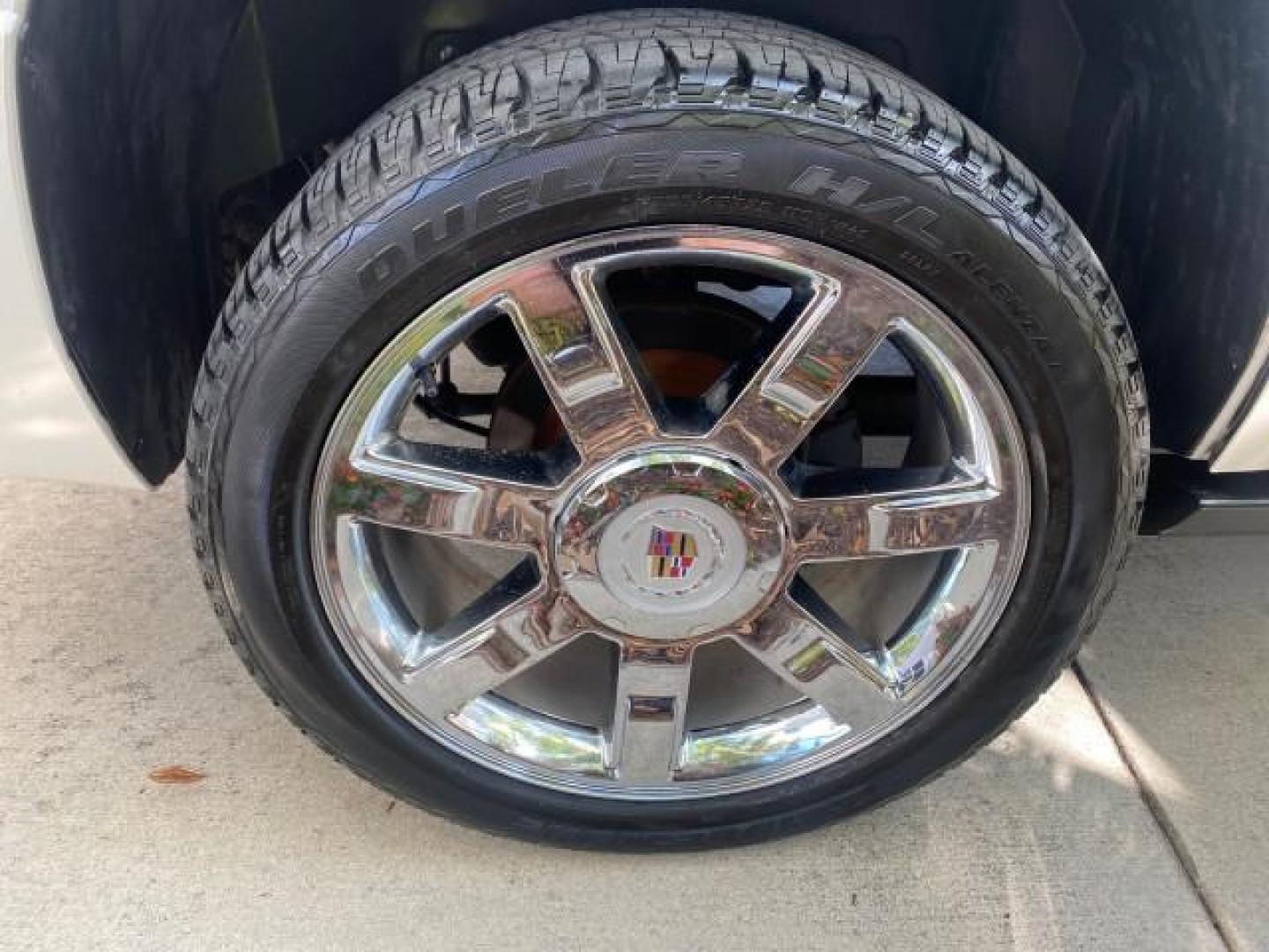 2010 White Diamond Tricoat /Cashmere/Cocoa Cadillac Escalade Premium AWD LOW MILES 63,265 FL (1GYUKCEF6AR) with an 6.2L Vortec 1000 V8 SFI E85 Engine engine, Automatic transmission, located at 4701 North Dixie Hwy, Pompano Beach, FL, 33064, (954) 422-2889, 26.240938, -80.123474 - OUR WEBPAGE FLORIDACARS1.COM HAS OVER 100 PHOTOS AND FREE CARFAX LINK 2010 CADILLAC ESCALADE PREMIUM $ 76,540 new ! VIN: 1GYUKCEF6AR287507 1 G Y U K C E F 6 A R 2 8 7 5 0 7 4 DOOR WAGON/SPORT UTILITY 6.2L V8 F OHV 16V FLEX FUEL ALL WHEEL DRIVE Top Features 20 Inch Plus Wheels Power Hatch/Deck Lid A/ - Photo#85