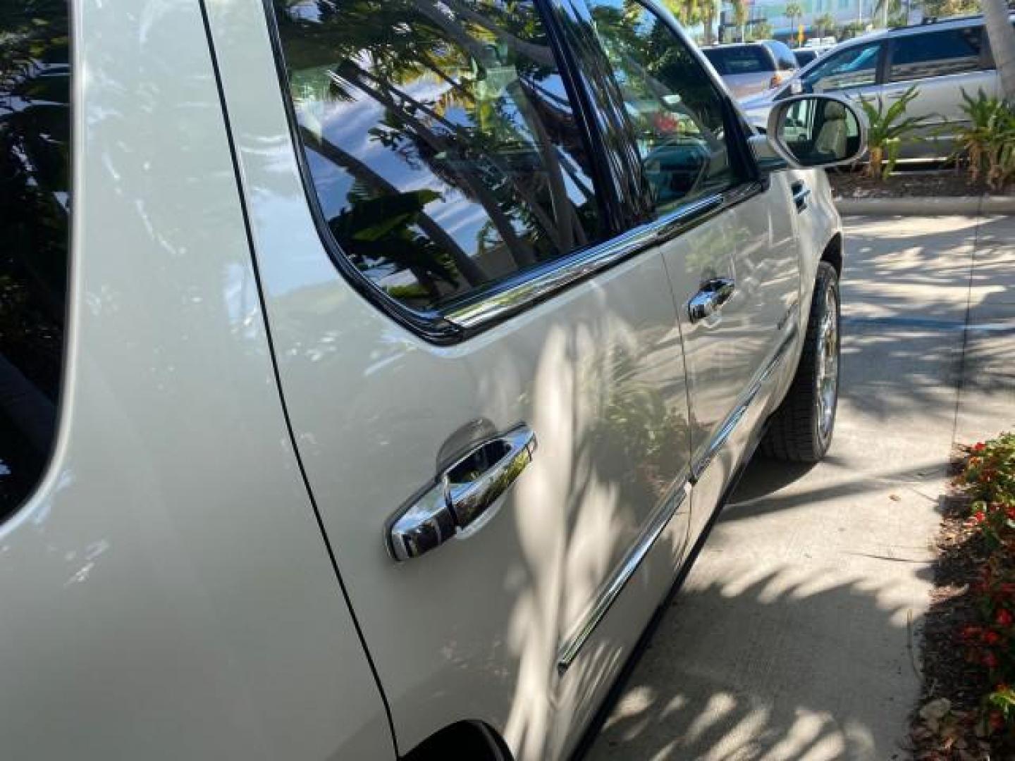 2010 White Diamond Tricoat /Cashmere/Cocoa Cadillac Escalade Premium AWD LOW MILES 63,265 FL (1GYUKCEF6AR) with an 6.2L Vortec 1000 V8 SFI E85 Engine engine, Automatic transmission, located at 4701 North Dixie Hwy, Pompano Beach, FL, 33064, (954) 422-2889, 26.240938, -80.123474 - OUR WEBPAGE FLORIDACARS1.COM HAS OVER 100 PHOTOS AND FREE CARFAX LINK 2010 CADILLAC ESCALADE PREMIUM $ 76,540 new ! VIN: 1GYUKCEF6AR287507 1 G Y U K C E F 6 A R 2 8 7 5 0 7 4 DOOR WAGON/SPORT UTILITY 6.2L V8 F OHV 16V FLEX FUEL ALL WHEEL DRIVE Top Features 20 Inch Plus Wheels Power Hatch/Deck Lid A/ - Photo#87