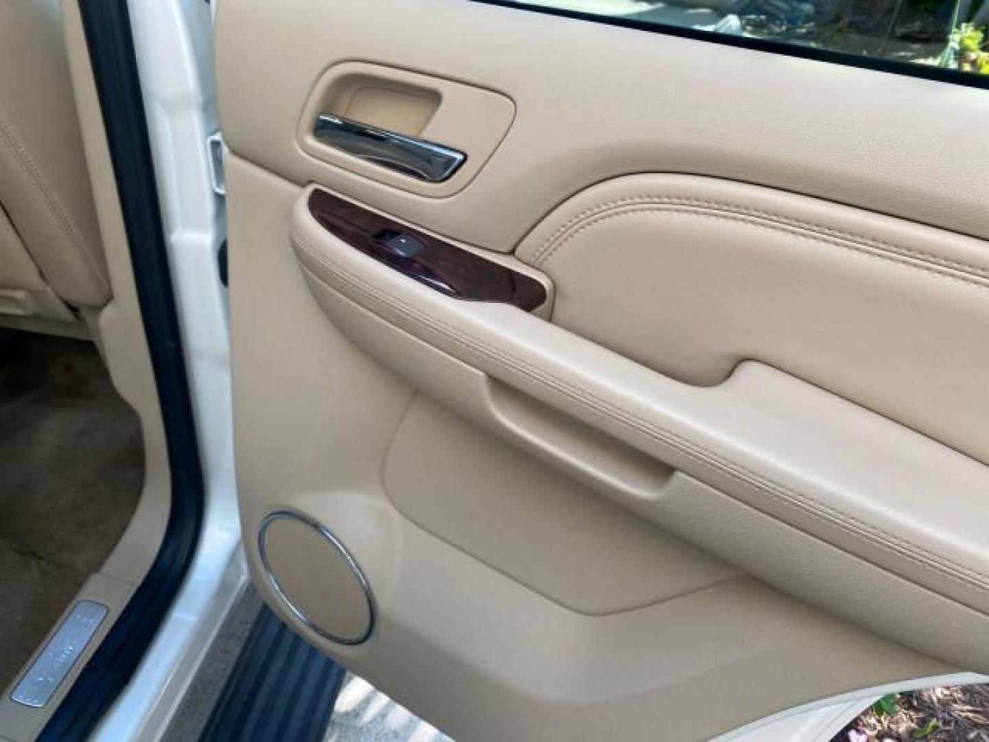 2010 White Diamond Tricoat /Cashmere/Cocoa Cadillac Escalade Premium AWD LOW MILES 63,265 FL (1GYUKCEF6AR) with an 6.2L Vortec 1000 V8 SFI E85 Engine engine, Automatic transmission, located at 4701 North Dixie Hwy, Pompano Beach, FL, 33064, (954) 422-2889, 26.240938, -80.123474 - OUR WEBPAGE FLORIDACARS1.COM HAS OVER 100 PHOTOS AND FREE CARFAX LINK 2010 CADILLAC ESCALADE PREMIUM $ 76,540 new ! VIN: 1GYUKCEF6AR287507 1 G Y U K C E F 6 A R 2 8 7 5 0 7 4 DOOR WAGON/SPORT UTILITY 6.2L V8 F OHV 16V FLEX FUEL ALL WHEEL DRIVE Top Features 20 Inch Plus Wheels Power Hatch/Deck Lid A/ - Photo#89