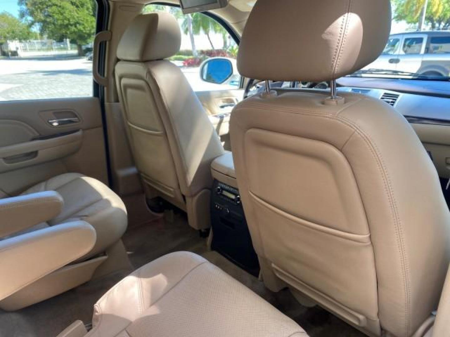 2010 White Diamond Tricoat /Cashmere/Cocoa Cadillac Escalade Premium AWD LOW MILES 63,265 FL (1GYUKCEF6AR) with an 6.2L Vortec 1000 V8 SFI E85 Engine engine, Automatic transmission, located at 4701 North Dixie Hwy, Pompano Beach, FL, 33064, (954) 422-2889, 26.240938, -80.123474 - OUR WEBPAGE FLORIDACARS1.COM HAS OVER 100 PHOTOS AND FREE CARFAX LINK 2010 CADILLAC ESCALADE PREMIUM $ 76,540 new ! VIN: 1GYUKCEF6AR287507 1 G Y U K C E F 6 A R 2 8 7 5 0 7 4 DOOR WAGON/SPORT UTILITY 6.2L V8 F OHV 16V FLEX FUEL ALL WHEEL DRIVE Top Features 20 Inch Plus Wheels Power Hatch/Deck Lid A/ - Photo#91