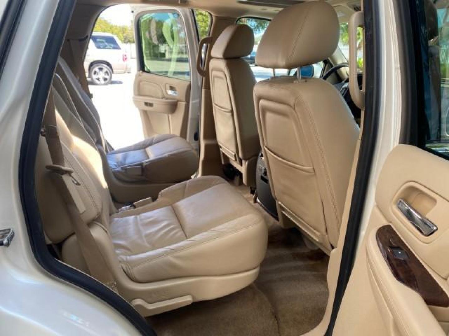 2010 White Diamond Tricoat /Cashmere/Cocoa Cadillac Escalade Premium AWD LOW MILES 63,265 FL (1GYUKCEF6AR) with an 6.2L Vortec 1000 V8 SFI E85 Engine engine, Automatic transmission, located at 4701 North Dixie Hwy, Pompano Beach, FL, 33064, (954) 422-2889, 26.240938, -80.123474 - OUR WEBPAGE FLORIDACARS1.COM HAS OVER 100 PHOTOS AND FREE CARFAX LINK 2010 CADILLAC ESCALADE PREMIUM $ 76,540 new ! VIN: 1GYUKCEF6AR287507 1 G Y U K C E F 6 A R 2 8 7 5 0 7 4 DOOR WAGON/SPORT UTILITY 6.2L V8 F OHV 16V FLEX FUEL ALL WHEEL DRIVE Top Features 20 Inch Plus Wheels Power Hatch/Deck Lid A/ - Photo#92