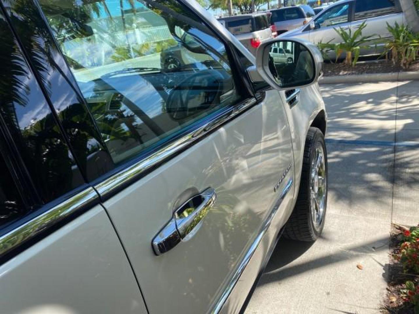 2010 White Diamond Tricoat /Cashmere/Cocoa Cadillac Escalade Premium AWD LOW MILES 63,265 FL (1GYUKCEF6AR) with an 6.2L Vortec 1000 V8 SFI E85 Engine engine, Automatic transmission, located at 4701 North Dixie Hwy, Pompano Beach, FL, 33064, (954) 422-2889, 26.240938, -80.123474 - OUR WEBPAGE FLORIDACARS1.COM HAS OVER 100 PHOTOS AND FREE CARFAX LINK 2010 CADILLAC ESCALADE PREMIUM $ 76,540 new ! VIN: 1GYUKCEF6AR287507 1 G Y U K C E F 6 A R 2 8 7 5 0 7 4 DOOR WAGON/SPORT UTILITY 6.2L V8 F OHV 16V FLEX FUEL ALL WHEEL DRIVE Top Features 20 Inch Plus Wheels Power Hatch/Deck Lid A/ - Photo#94