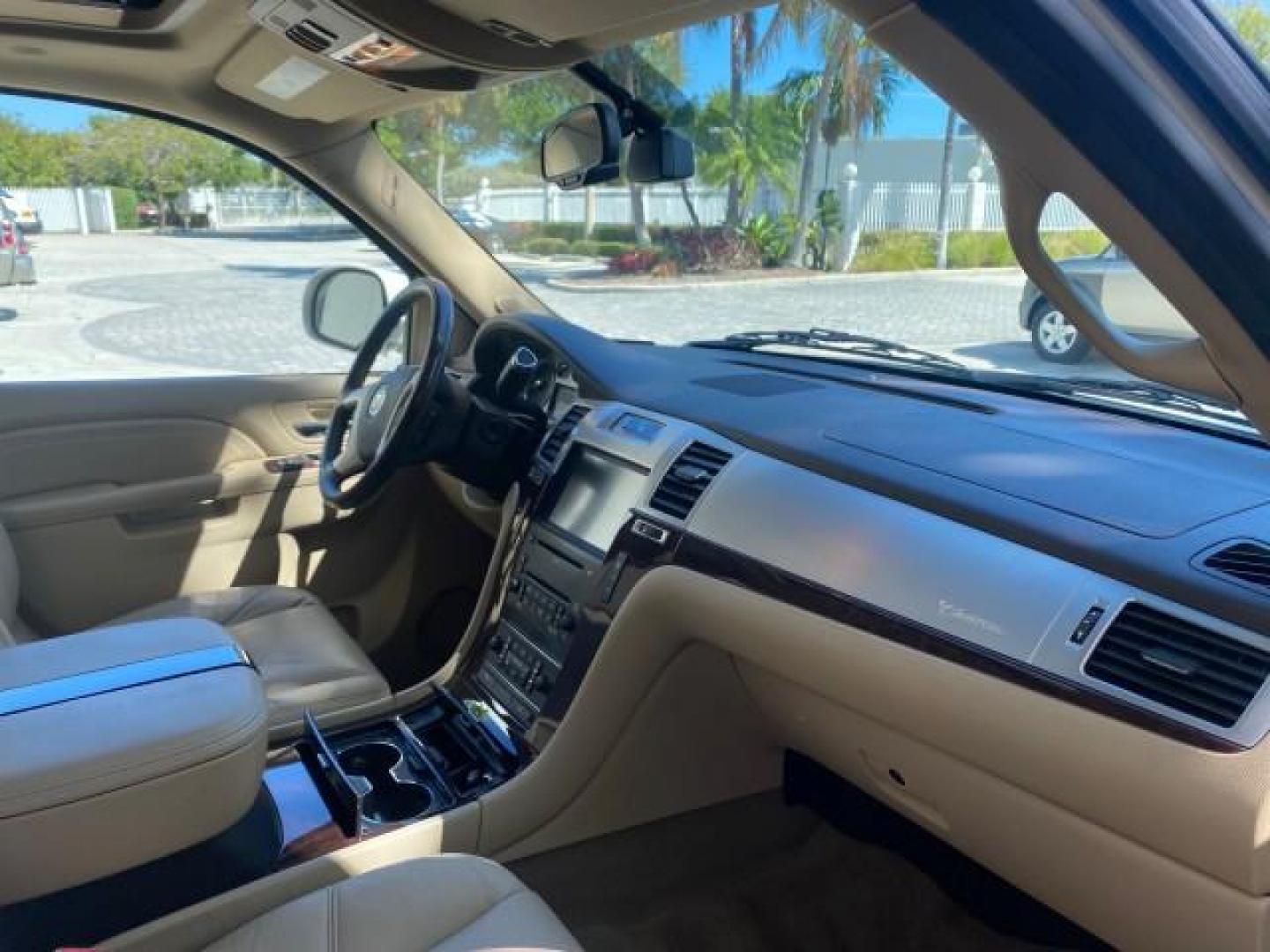 2010 White Diamond Tricoat /Cashmere/Cocoa Cadillac Escalade Premium AWD LOW MILES 63,265 FL (1GYUKCEF6AR) with an 6.2L Vortec 1000 V8 SFI E85 Engine engine, Automatic transmission, located at 4701 North Dixie Hwy, Pompano Beach, FL, 33064, (954) 422-2889, 26.240938, -80.123474 - OUR WEBPAGE FLORIDACARS1.COM HAS OVER 100 PHOTOS AND FREE CARFAX LINK 2010 CADILLAC ESCALADE PREMIUM $ 76,540 new ! VIN: 1GYUKCEF6AR287507 1 G Y U K C E F 6 A R 2 8 7 5 0 7 4 DOOR WAGON/SPORT UTILITY 6.2L V8 F OHV 16V FLEX FUEL ALL WHEEL DRIVE Top Features 20 Inch Plus Wheels Power Hatch/Deck Lid A/ - Photo#97