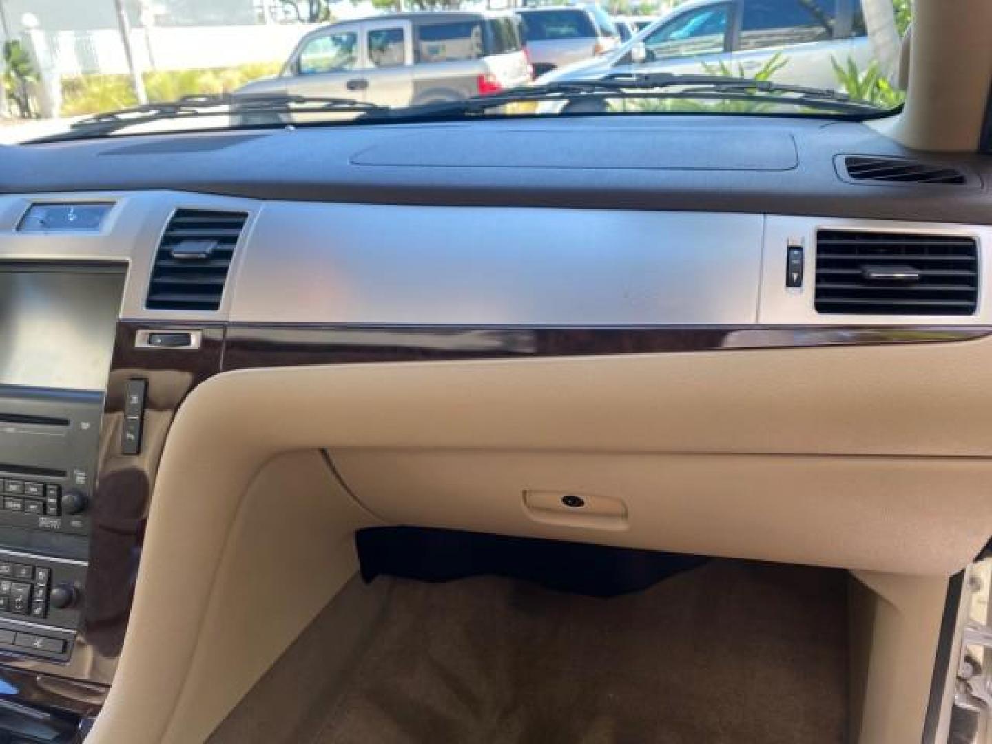 2010 White Diamond Tricoat /Cashmere/Cocoa Cadillac Escalade Premium AWD LOW MILES 63,265 FL (1GYUKCEF6AR) with an 6.2L Vortec 1000 V8 SFI E85 Engine engine, Automatic transmission, located at 4701 North Dixie Hwy, Pompano Beach, FL, 33064, (954) 422-2889, 26.240938, -80.123474 - OUR WEBPAGE FLORIDACARS1.COM HAS OVER 100 PHOTOS AND FREE CARFAX LINK 2010 CADILLAC ESCALADE PREMIUM $ 76,540 new ! VIN: 1GYUKCEF6AR287507 1 G Y U K C E F 6 A R 2 8 7 5 0 7 4 DOOR WAGON/SPORT UTILITY 6.2L V8 F OHV 16V FLEX FUEL ALL WHEEL DRIVE Top Features 20 Inch Plus Wheels Power Hatch/Deck Lid A/ - Photo#98