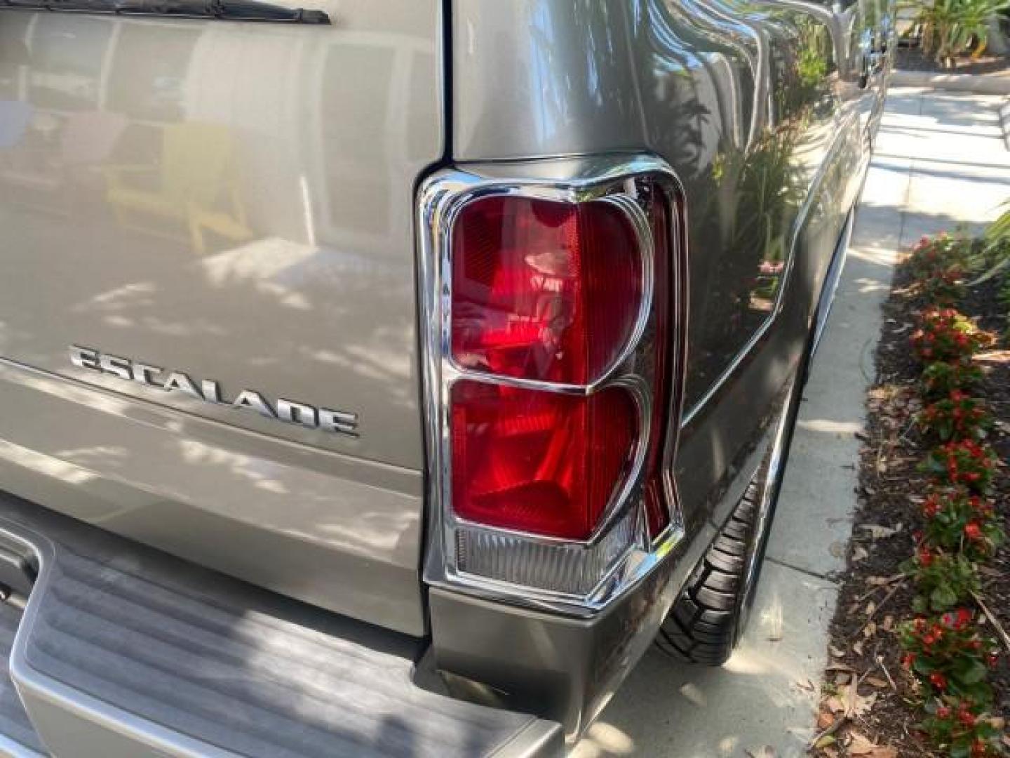 2002 Silver Sand /Shale Cadillac Escalade AWD I OWNER NO ACCIDENTS (1GYEK63N72R) with an 6.0L Vortec 1000 SFI V8 HO Engine engine, Automatic transmission, located at 4701 North Dixie Hwy, Pompano Beach, FL, 33064, (954) 422-2889, 26.240938, -80.123474 - OUR WEBPAGE FLORIDACARS1.COM HAS OVER 100 PHOTOS AND FREE CARFAX LINK 2002 CADILLAC ESCALADE VIN: 1GYEK63N72R215443 1 G Y E K 6 3 N 7 2 R 2 1 5 4 4 3 4 DOOR WAGON/SPORT UTILITY 6.0L V8 F GASOLINE ALL WHEEL DRIVE Top Features Alloy Wheels Running Boards Bed Liner Tow Hitch Cloth Seats Basic Features - Photo#79