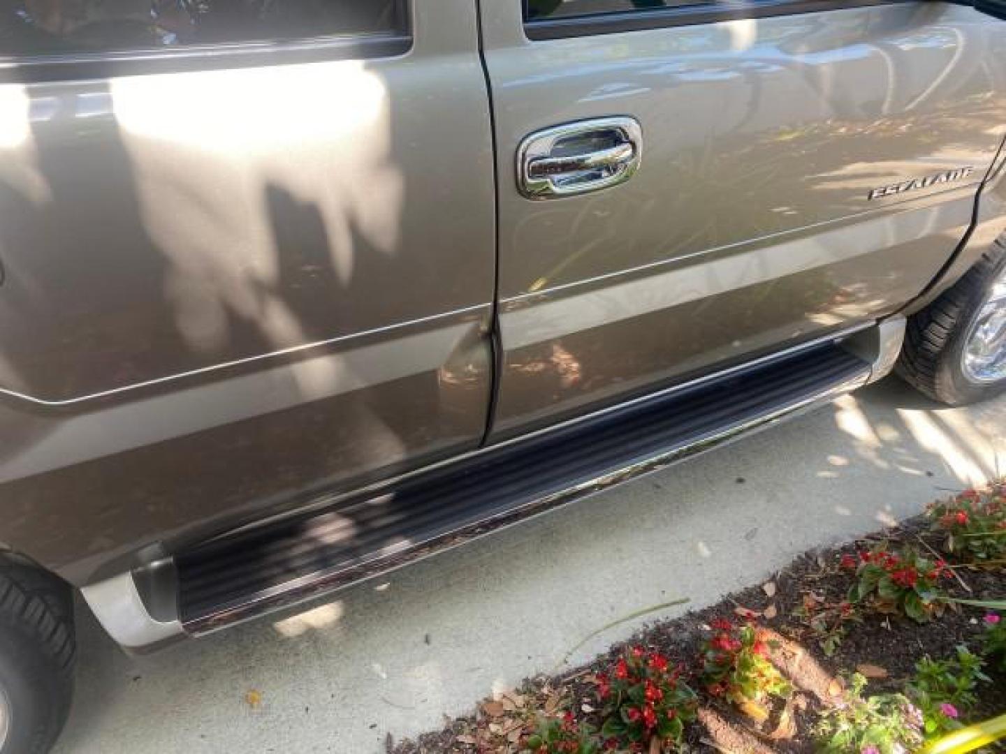 2002 Silver Sand /Shale Cadillac Escalade AWD I OWNER NO ACCIDENTS (1GYEK63N72R) with an 6.0L Vortec 1000 SFI V8 HO Engine engine, Automatic transmission, located at 4701 North Dixie Hwy, Pompano Beach, FL, 33064, (954) 422-2889, 26.240938, -80.123474 - OUR WEBPAGE FLORIDACARS1.COM HAS OVER 100 PHOTOS AND FREE CARFAX LINK 2002 CADILLAC ESCALADE VIN: 1GYEK63N72R215443 1 G Y E K 6 3 N 7 2 R 2 1 5 4 4 3 4 DOOR WAGON/SPORT UTILITY 6.0L V8 F GASOLINE ALL WHEEL DRIVE Top Features Alloy Wheels Running Boards Bed Liner Tow Hitch Cloth Seats Basic Features - Photo#90