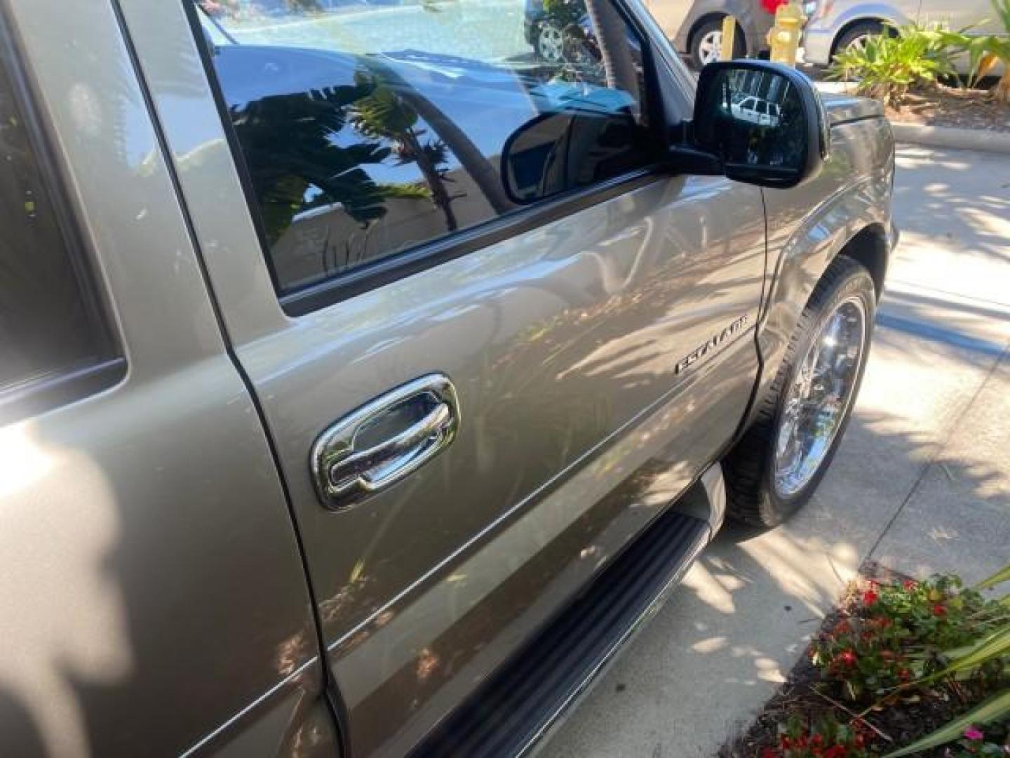 2002 Silver Sand /Shale Cadillac Escalade AWD I OWNER NO ACCIDENTS (1GYEK63N72R) with an 6.0L Vortec 1000 SFI V8 HO Engine engine, Automatic transmission, located at 4701 North Dixie Hwy, Pompano Beach, FL, 33064, (954) 422-2889, 26.240938, -80.123474 - OUR WEBPAGE FLORIDACARS1.COM HAS OVER 100 PHOTOS AND FREE CARFAX LINK 2002 CADILLAC ESCALADE VIN: 1GYEK63N72R215443 1 G Y E K 6 3 N 7 2 R 2 1 5 4 4 3 4 DOOR WAGON/SPORT UTILITY 6.0L V8 F GASOLINE ALL WHEEL DRIVE Top Features Alloy Wheels Running Boards Bed Liner Tow Hitch Cloth Seats Basic Features - Photo#91