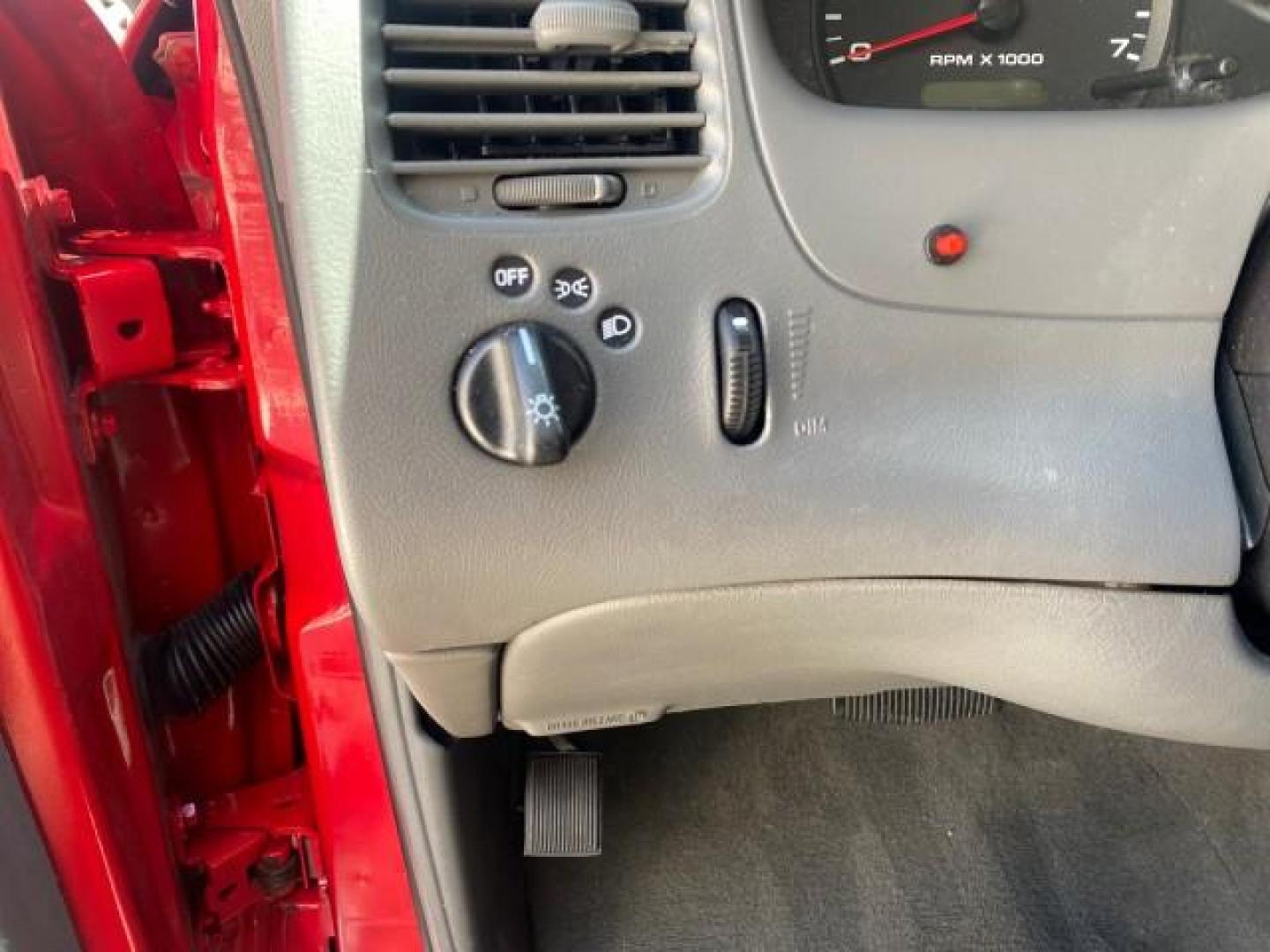 2005 Bright Red /Medium Dk Flint Ford Ranger XLT X CAB LOW MILES 55,254 (1FTZR14U75P) with an 3.0L MPFI V6 Engine engine, Automatic transmission, located at 4701 North Dixie Hwy, Pompano Beach, FL, 33064, (954) 422-2889, 26.240938, -80.123474 - OUR WEBPAGE FLORIDACARS1.COM HAS OVER 100 PHOTOS AND FREE CARFAX LINK 2005 FORD RANGER XLT XCAB VIN: 1FTZR14U75PA45984 1 F T Z R 1 4 U 7 5 P A 4 5 9 8 4 CLUB CAB PICKUP 3.0L V6 F 12V GASOLINE TOW PKG UPGRADED STEREO SYSTEM AND MORE REAR WHEEL DRIVE Top Features Alloy Wheels Running Boards Bed Liner - Photo#28